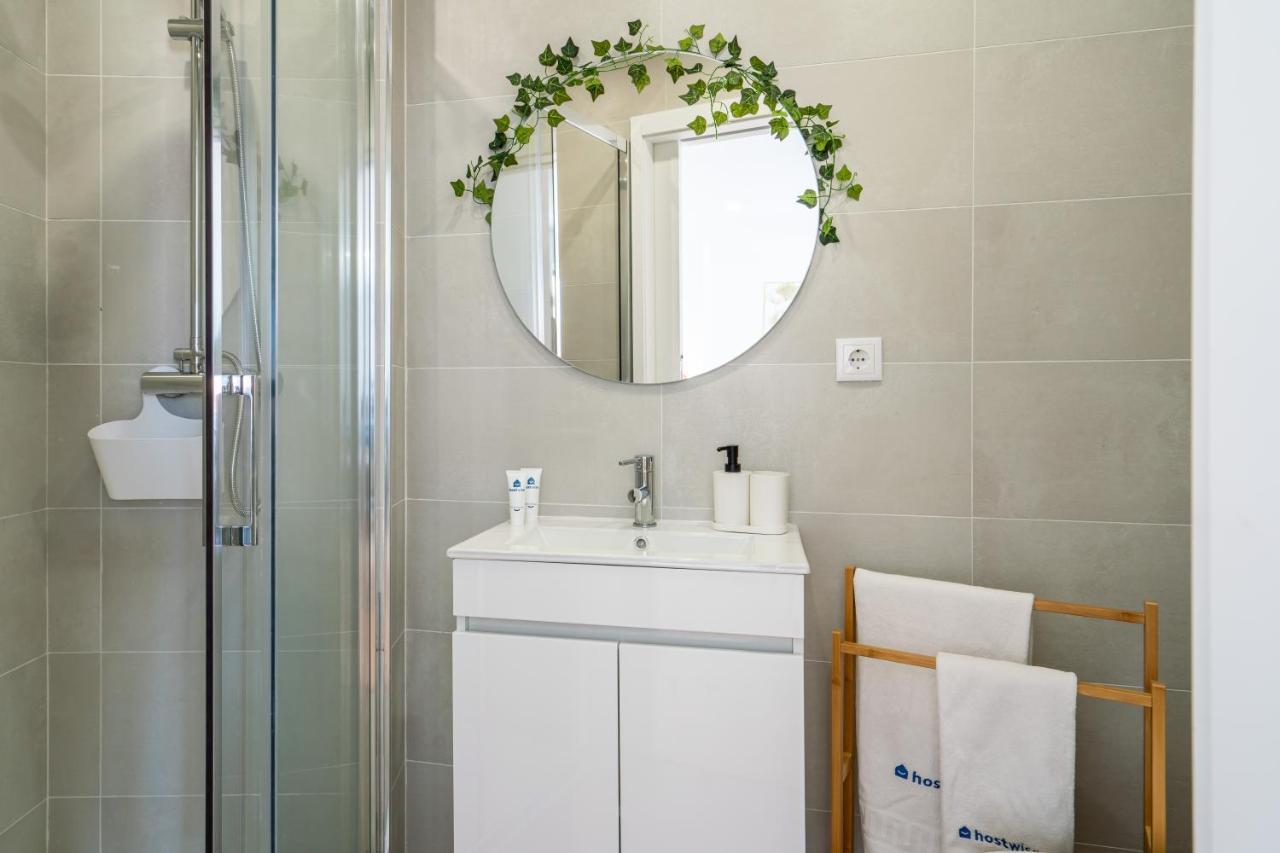 Host Wise - Comfy Sunny Flat - Prime Location Apartment *