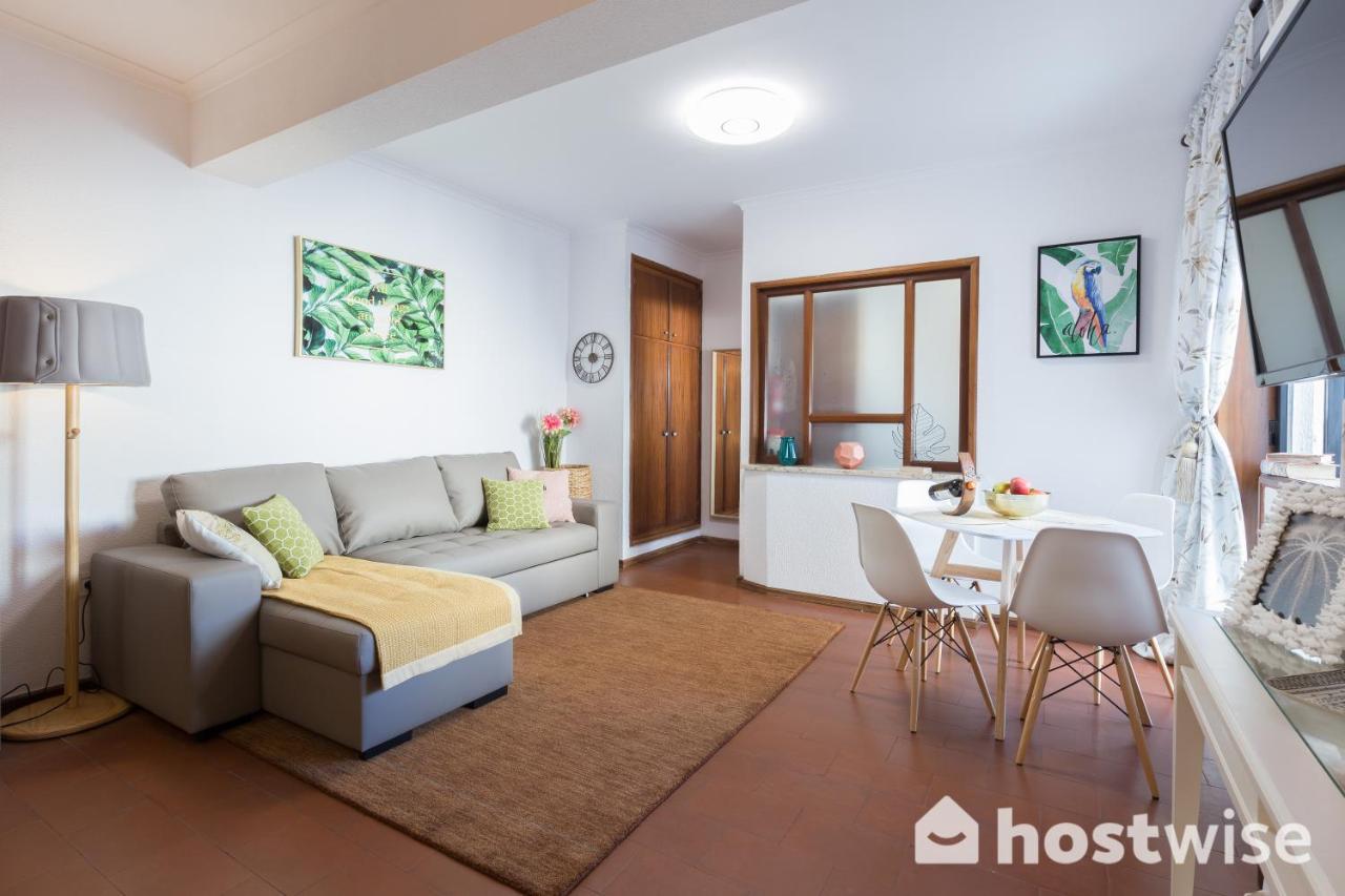 Host Wise - Comfy Bright Flats With Netflix Apartment *