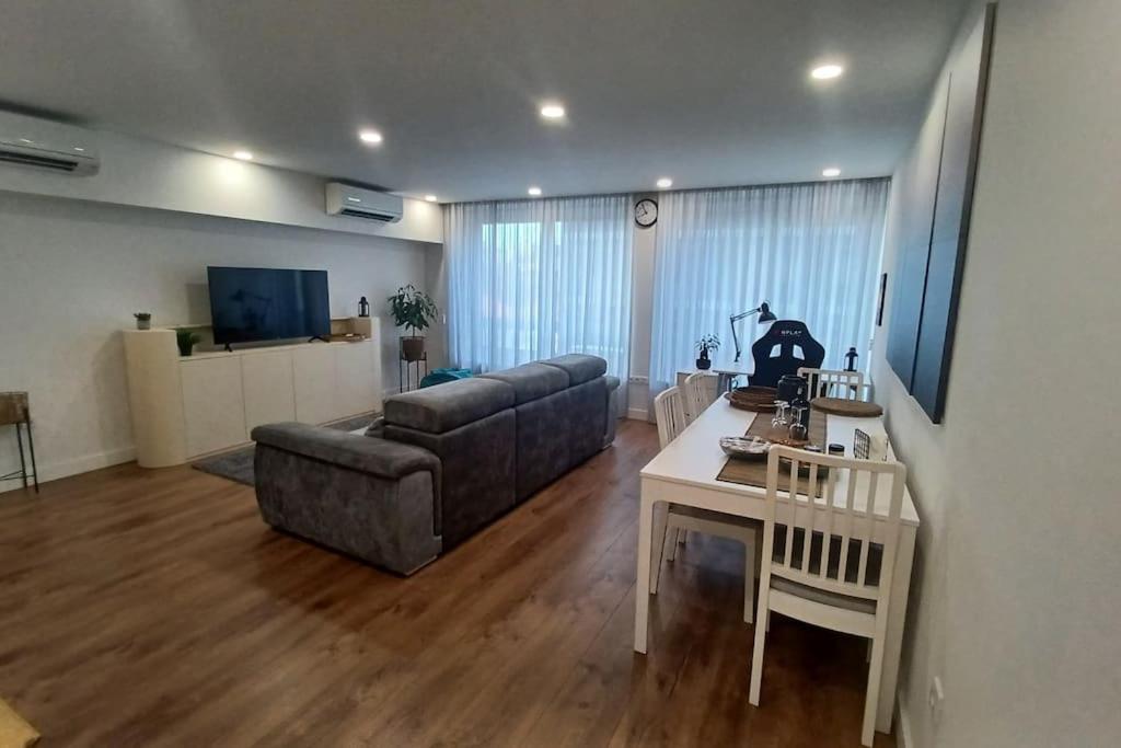 A H - Downtown Apartment