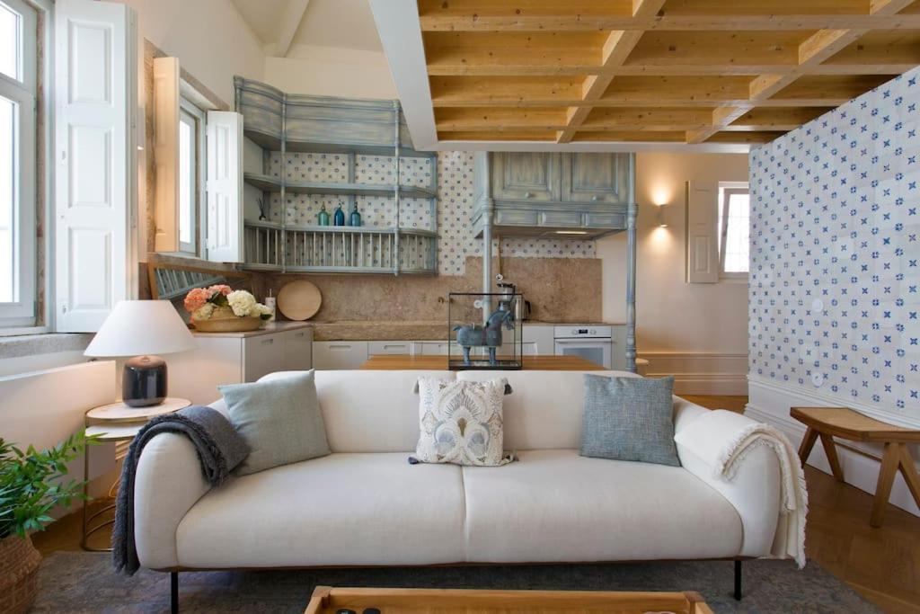 Boutique Rentals- Lovporto Ribeira Historic Center Apartment