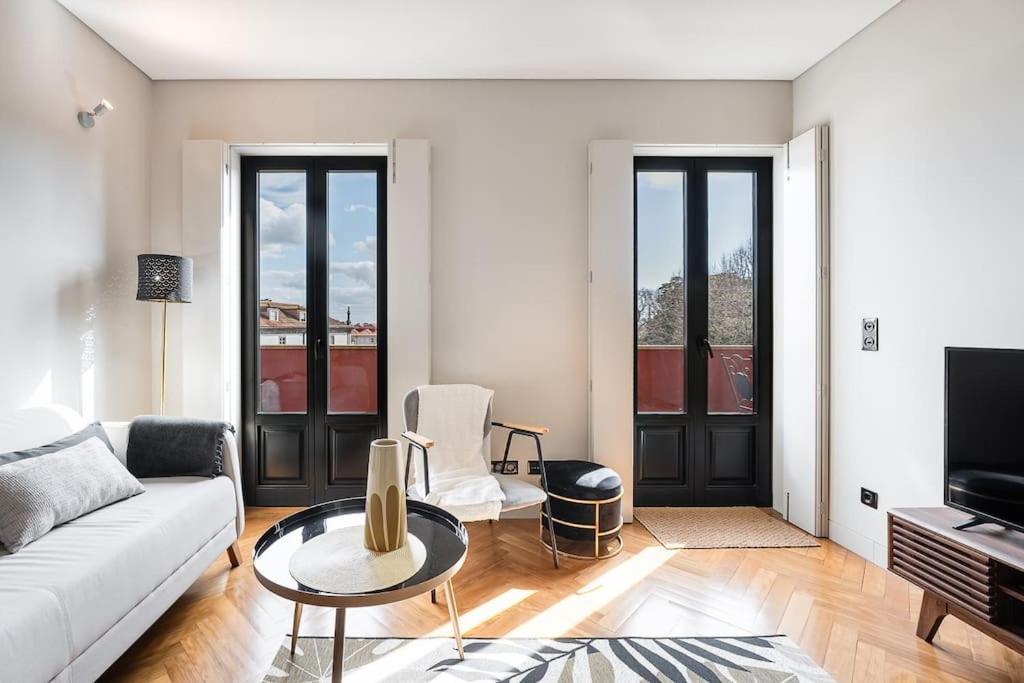 Elegant Duplex In Downtown Apartment