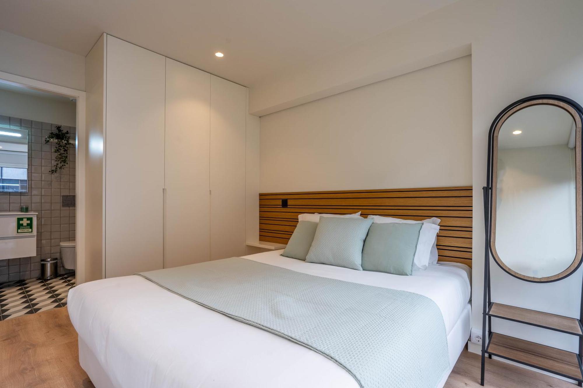 Apartment Trindade Bliss: 1br W/ Free Parking By Lovelystay