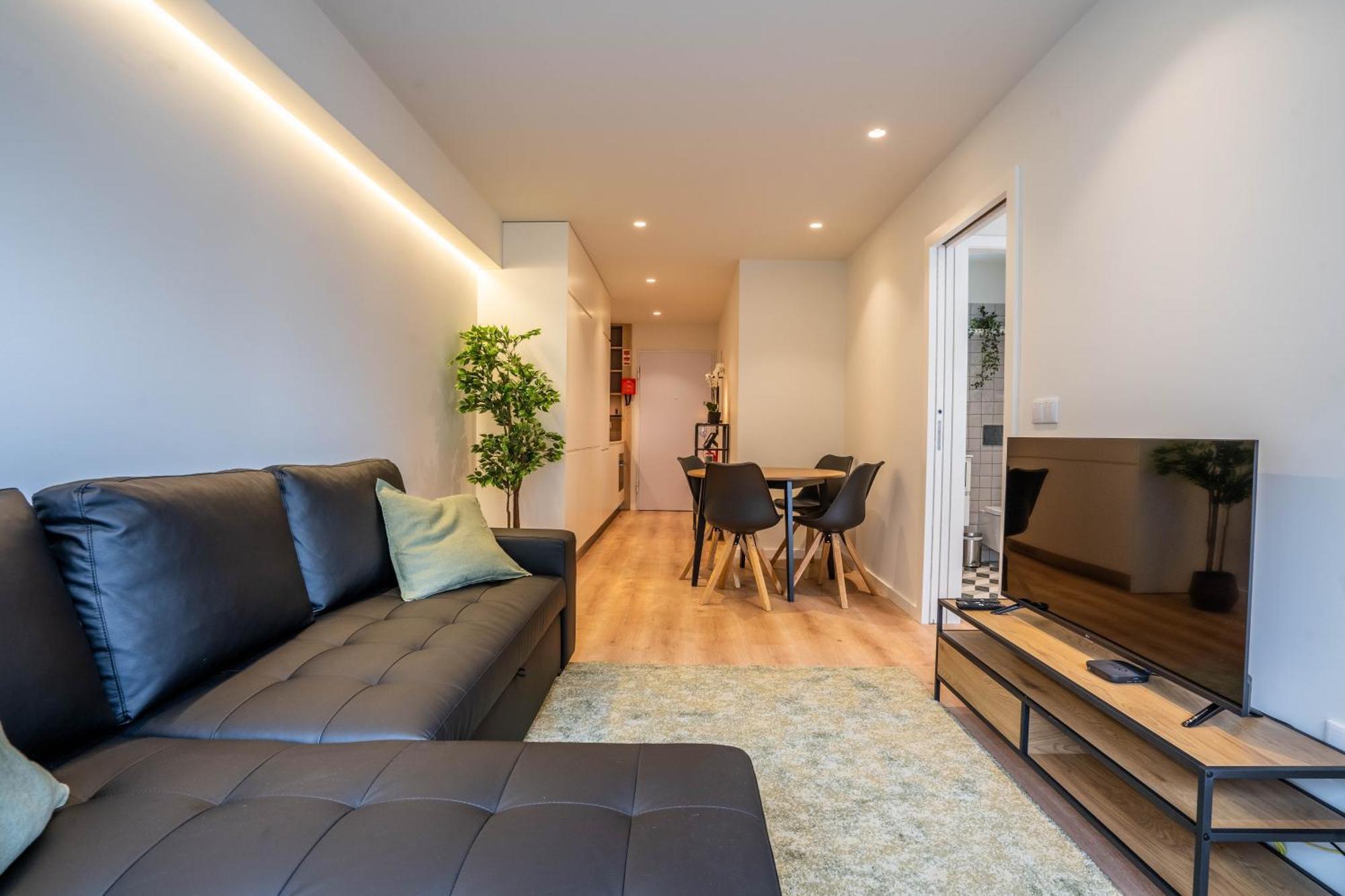 Trindade Bliss: 1br W/ Free Parking By Lovelystay * Porto