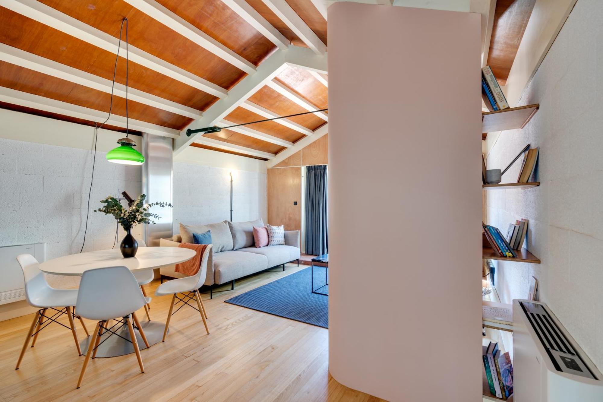 Foyer 25 By Cozy Apartment