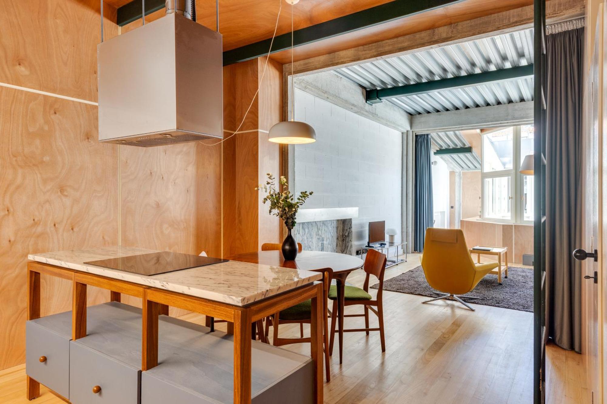 Foyer 25 By Cozy *