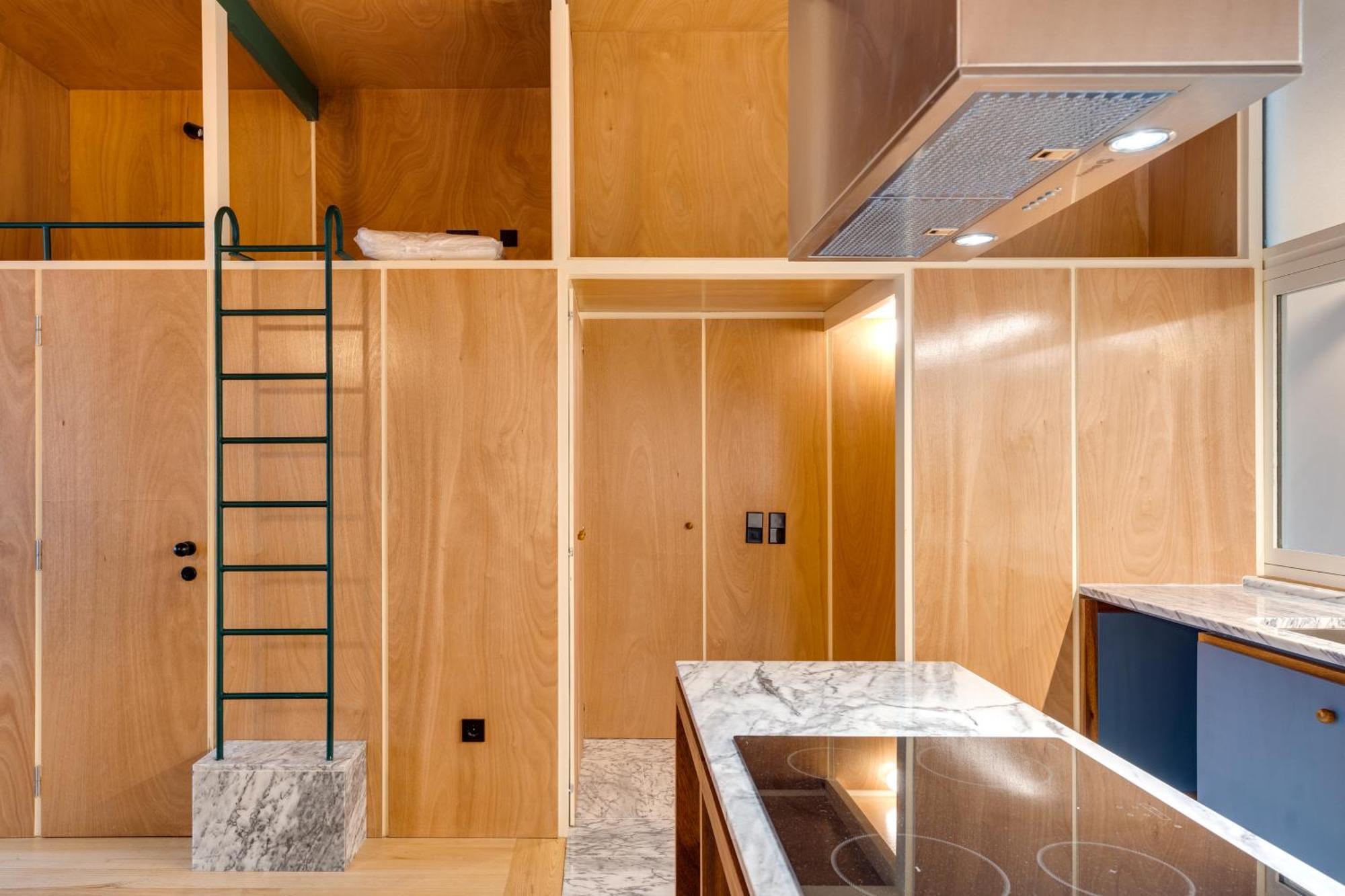 Foyer 25 By Cozy *