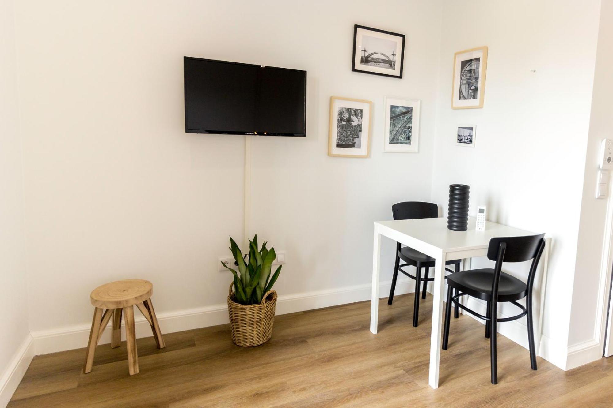 Guest H4u - Heroismo Apartment