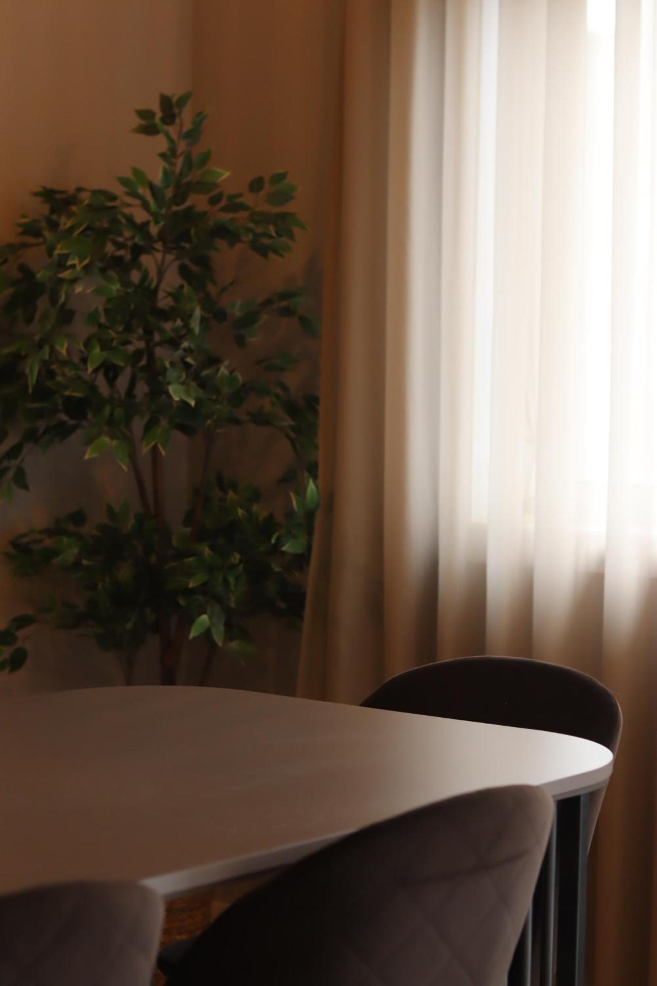 Near Family - Free Parking Apartment