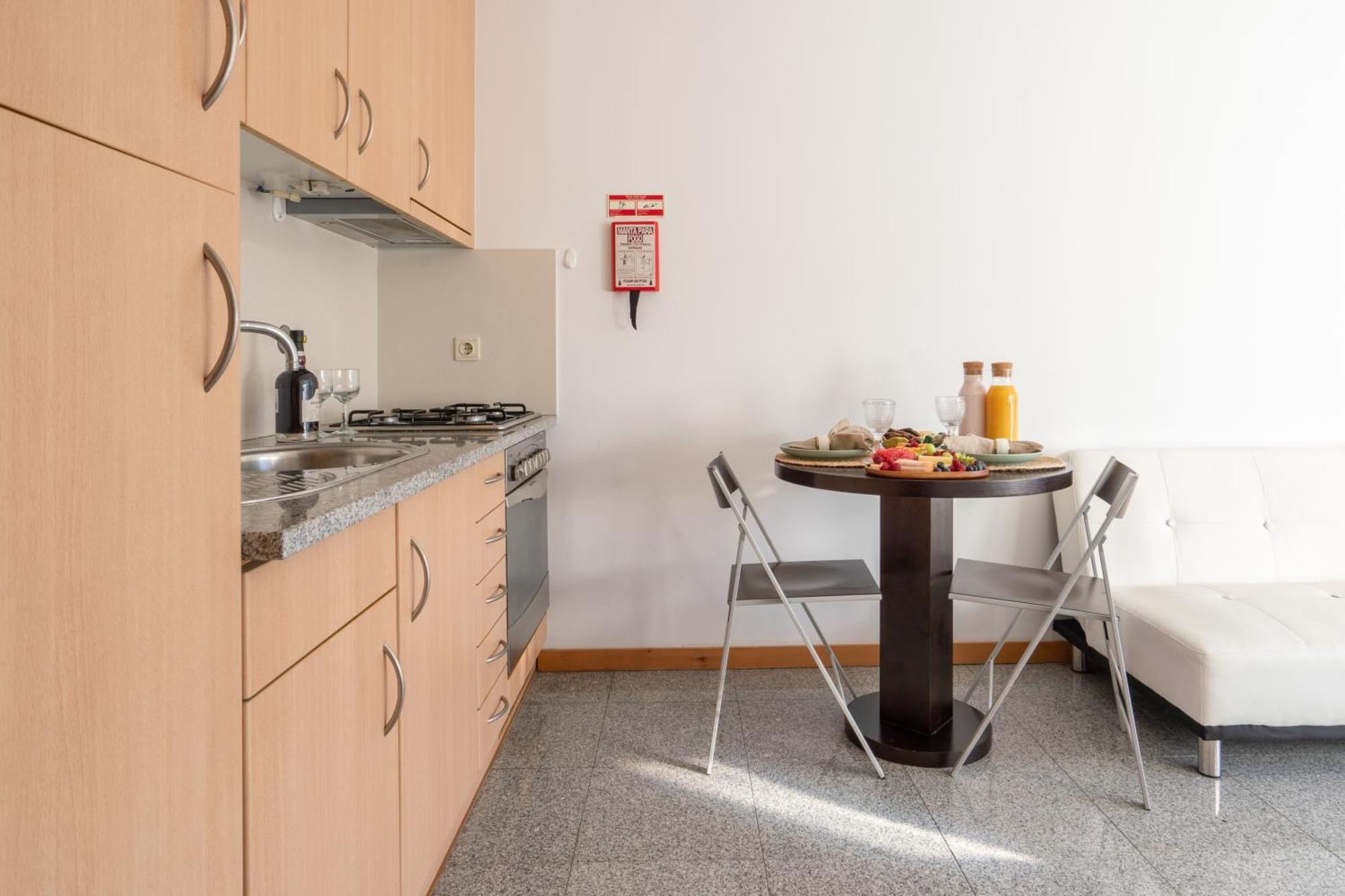 Host Wise - Comfy Charming Flat W Netflix - Ace Location *