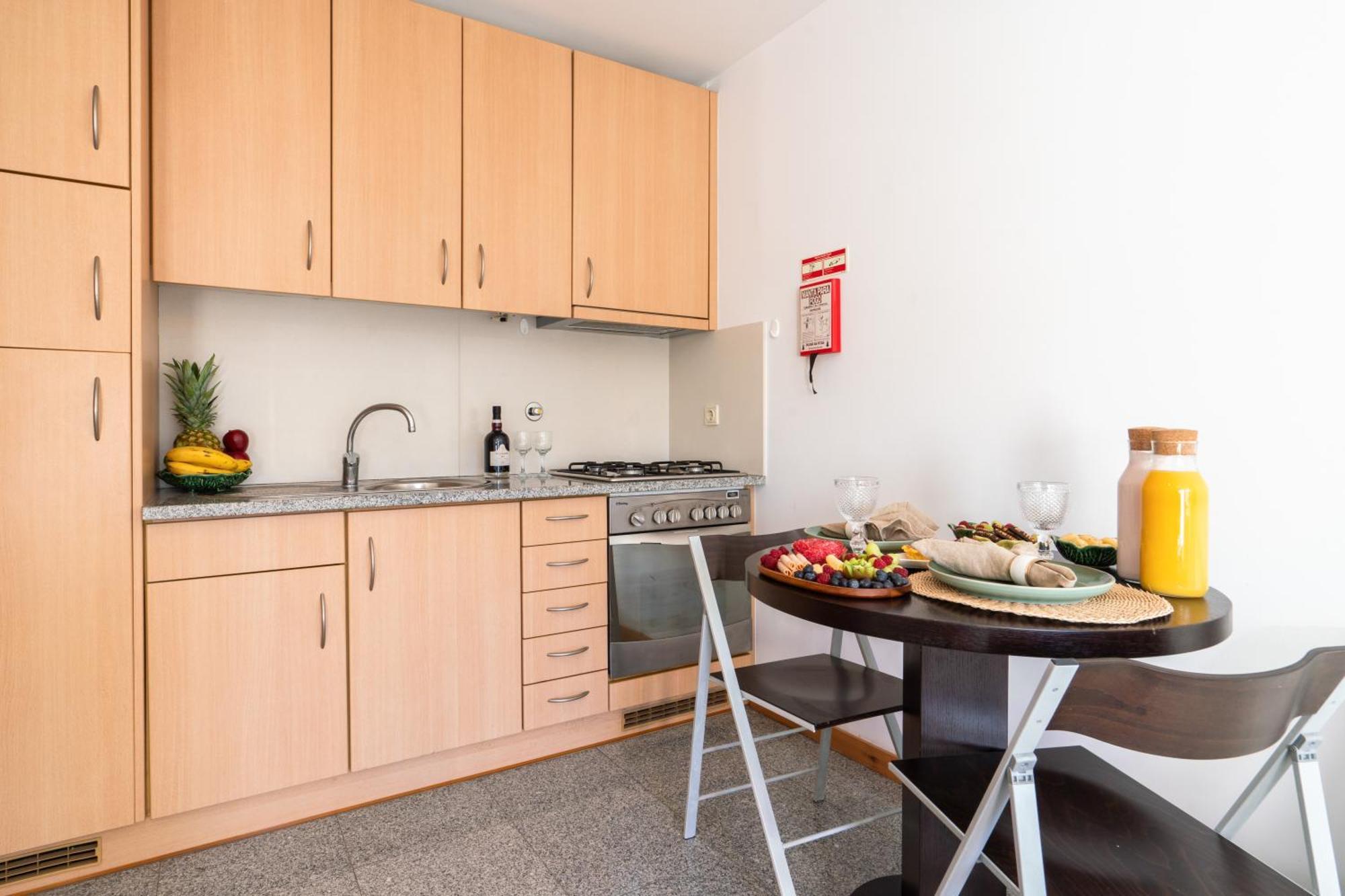 Host Wise - Comfy Charming Flat W Netflix - Ace Location