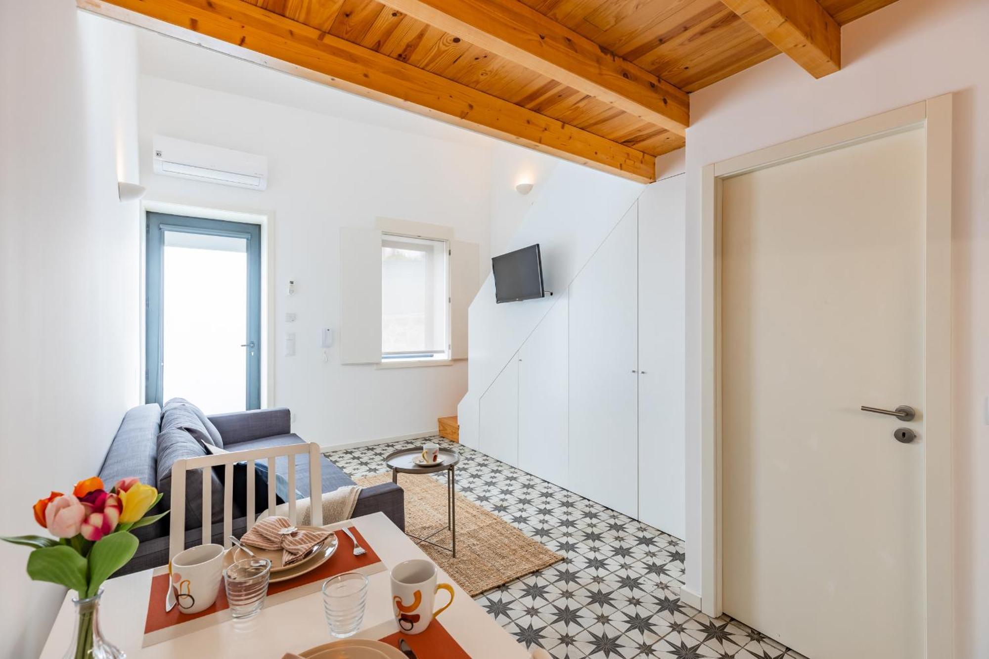 A Window To - Pestana Charming Flat