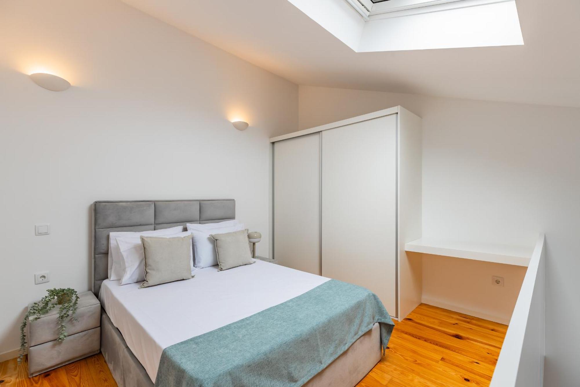 A Window To - Pestana Charming Flat