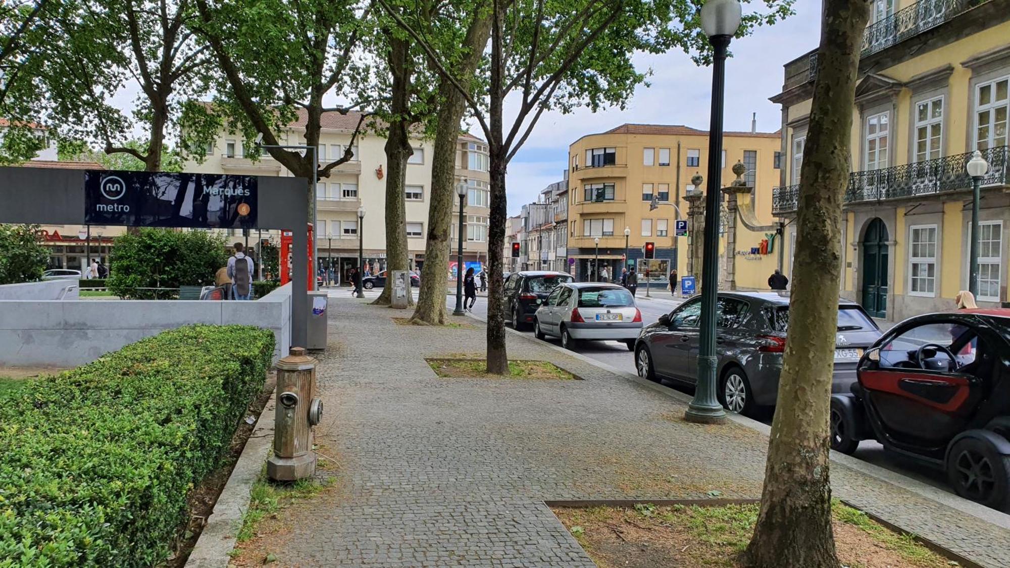 Downtown With Parking Next To Subway Apartment