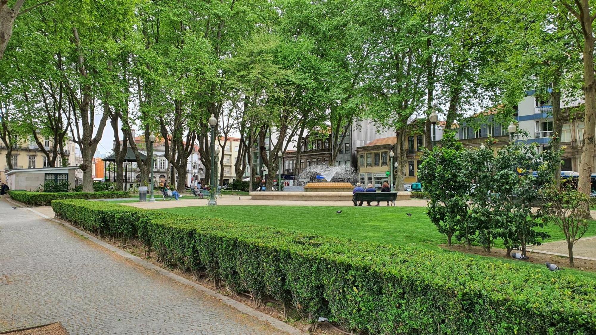 Downtown With Parking Next To Subway * Porto