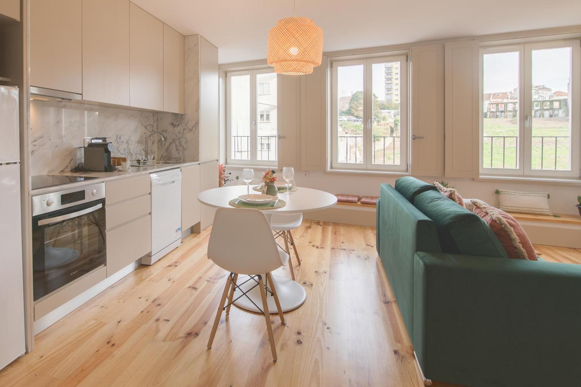 New - Bright In Santa Catarina * Porto