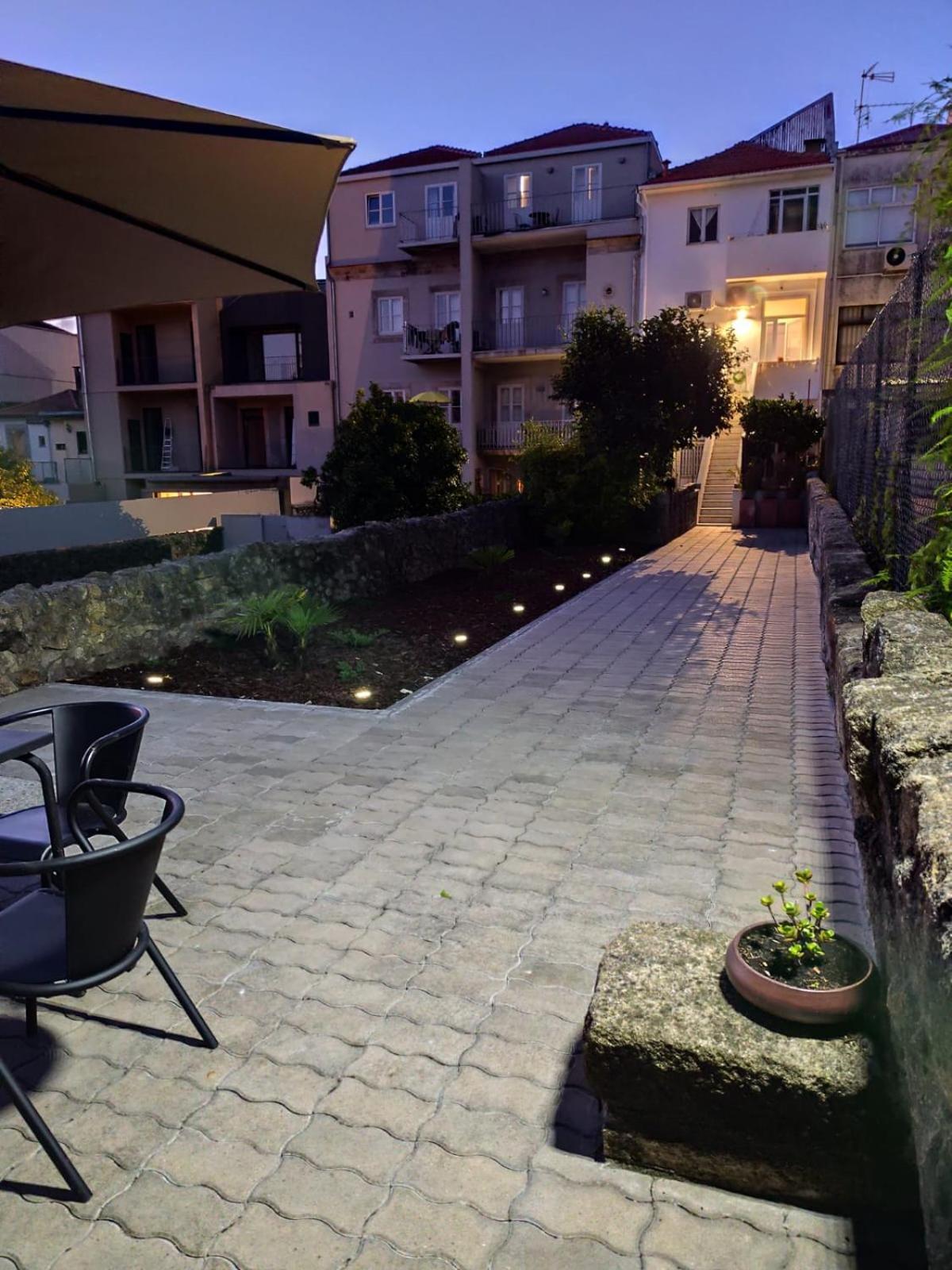 Garden Yard Apartment *