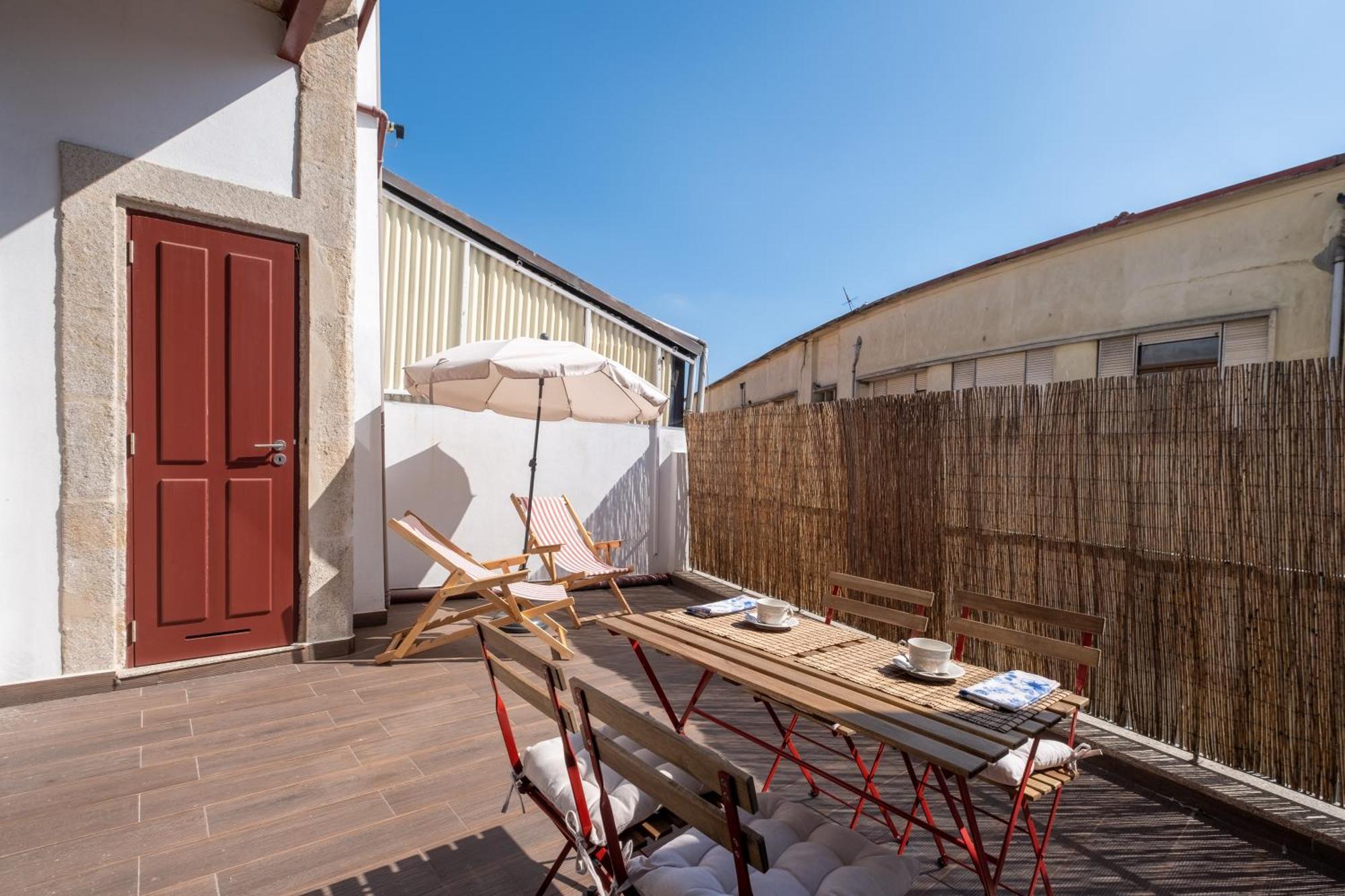 Host Wise - Sunny Downtown Appartement *