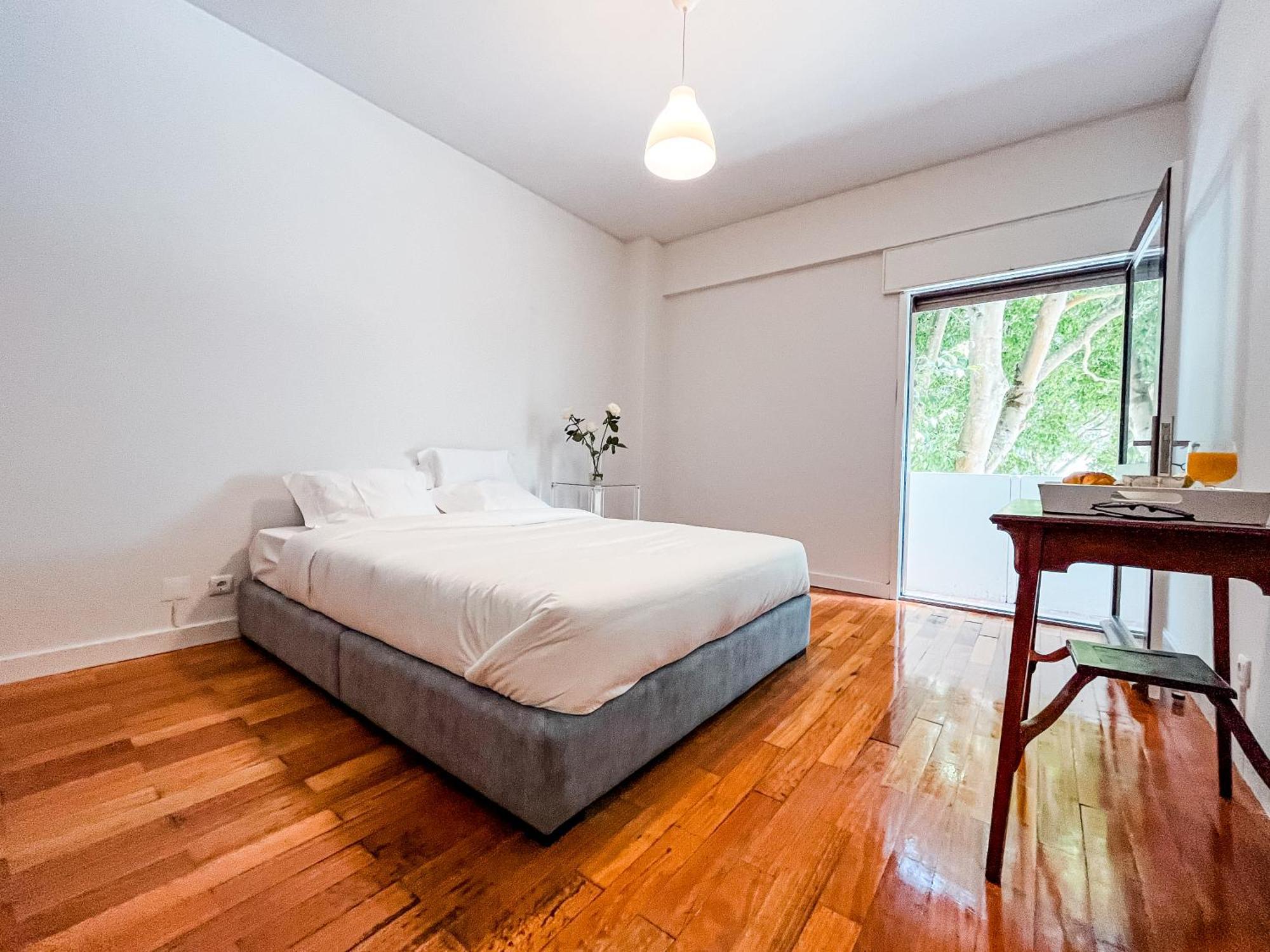 Spacious, Luxurious, And Charming In Premium Location With Parking Porto