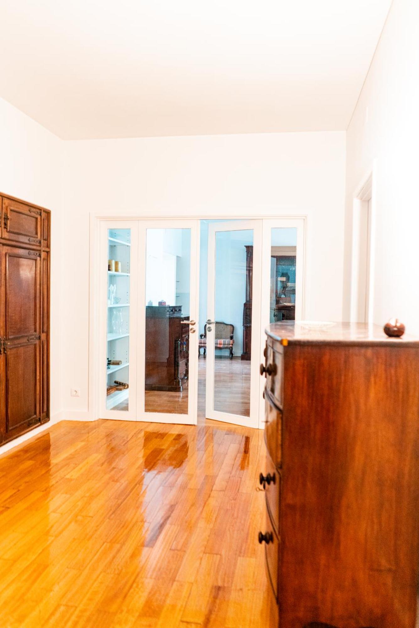 Apartment Spacious, Luxurious, And Charming In Premium Location With Parking Porto