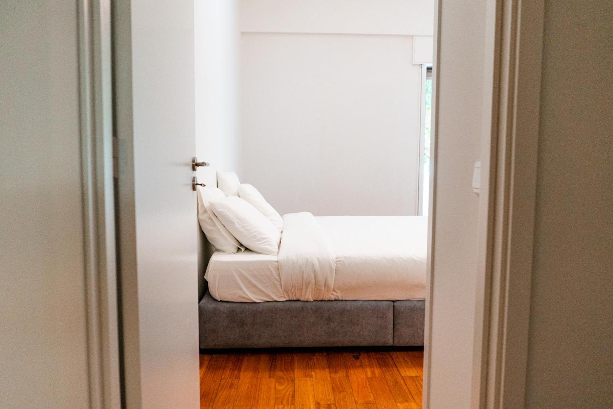 Spacious, Luxurious, And Charming In Premium Location With Parking Apartment *