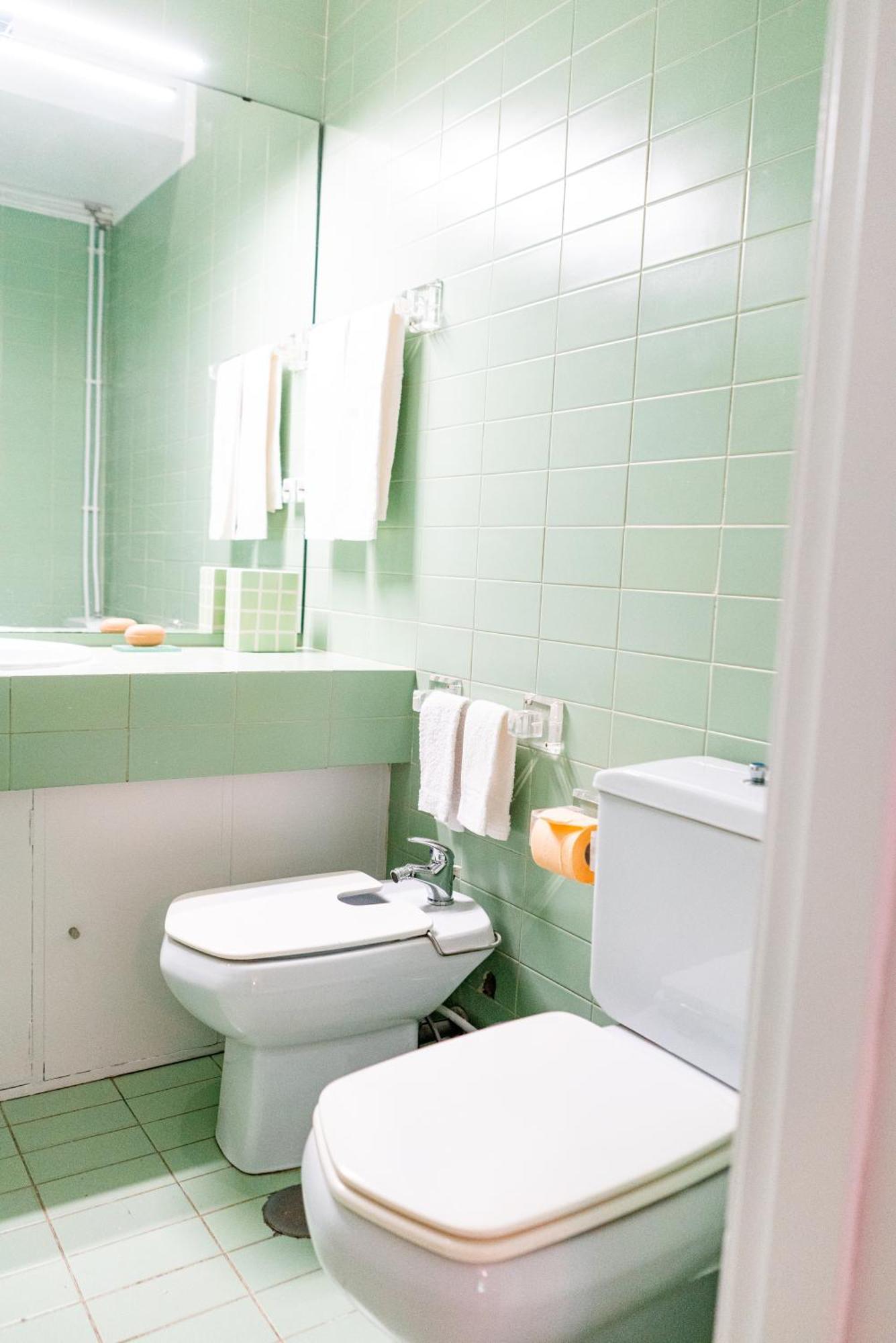 Spacious, Luxurious, And Charming In Premium Location With Parking Apartment Porto