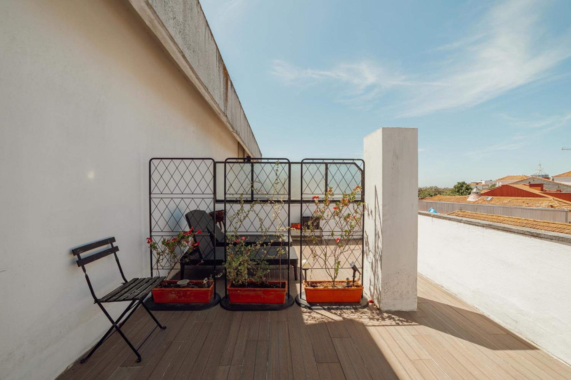 Downtown Classic With Terrace By Vacationy * Porto