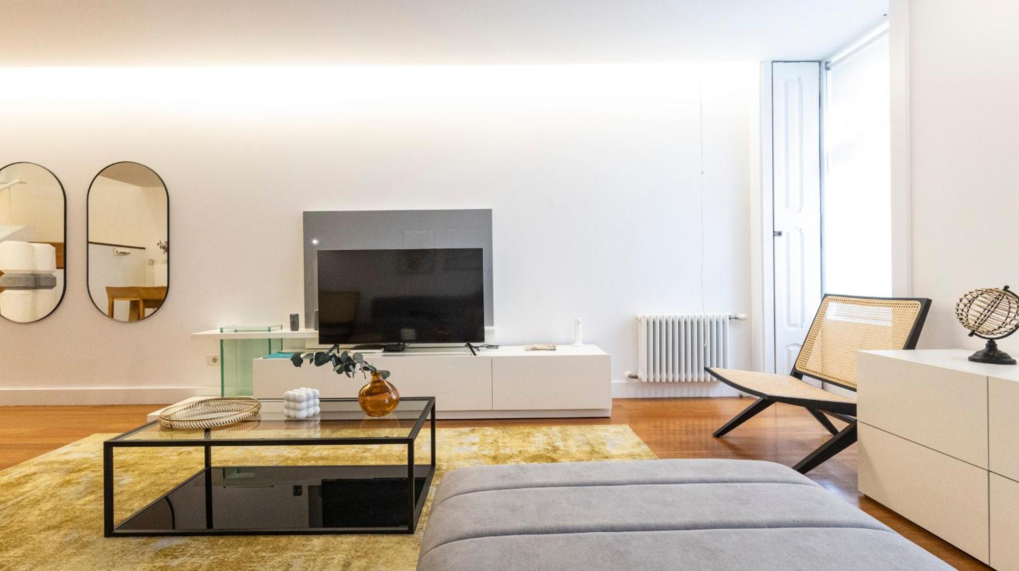 Fabrica Three-story Charm By Lovelystay Apartment