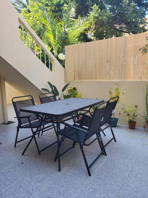 Roomy & Patio - 2 Bedroom Flat