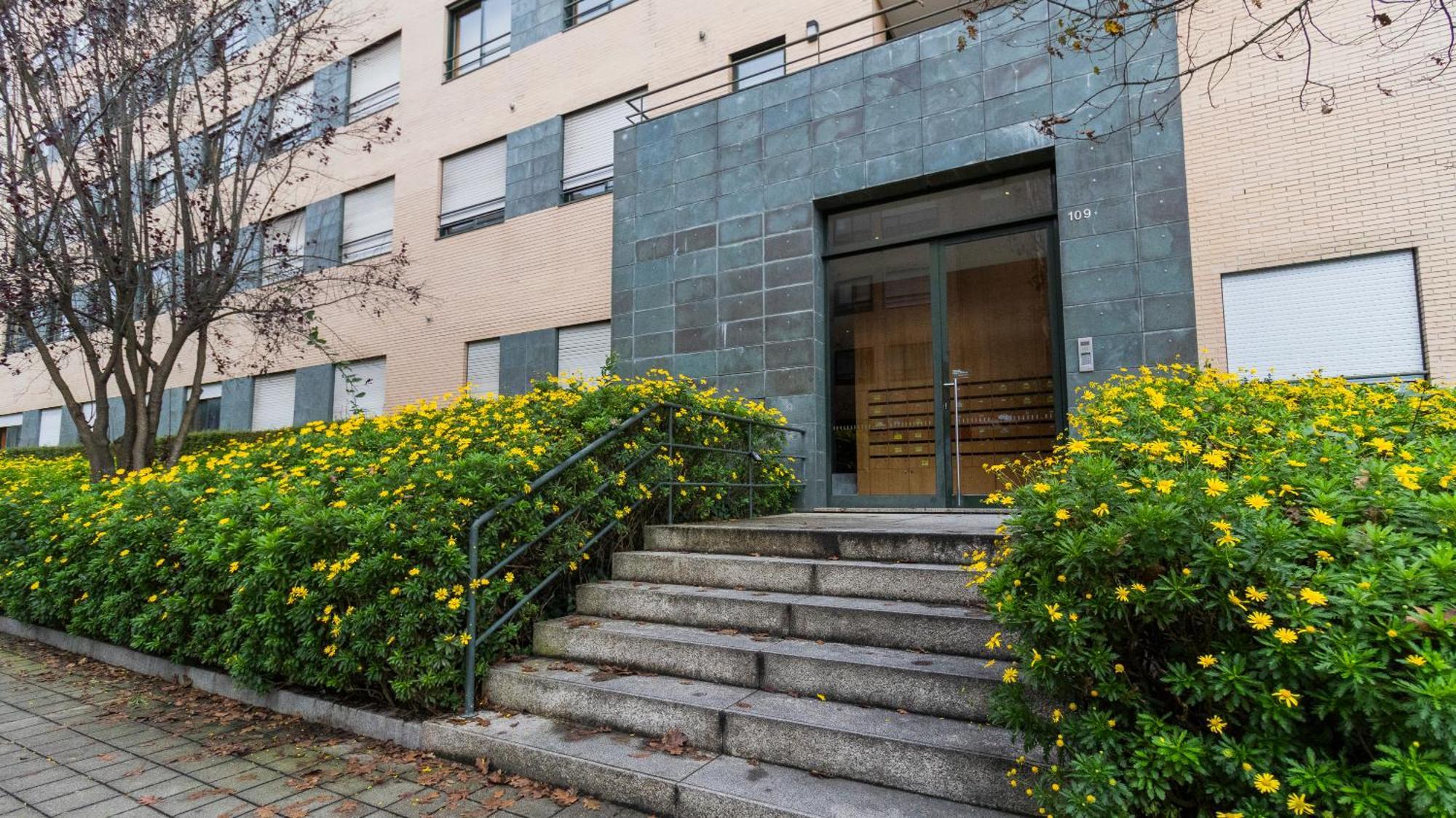 Apartment Com Varanda E Garagem