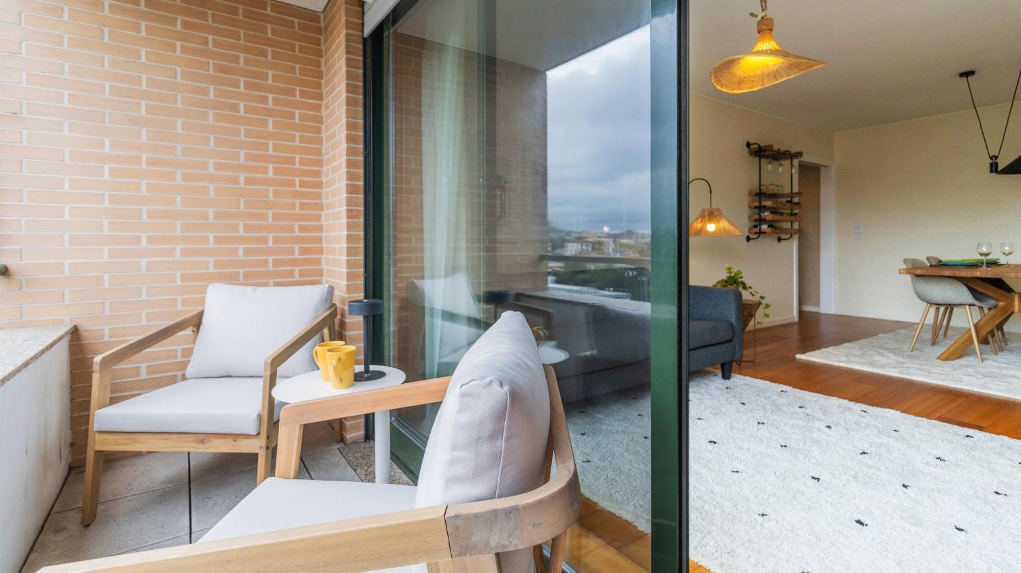 Apartment Com Varanda E Garagem *