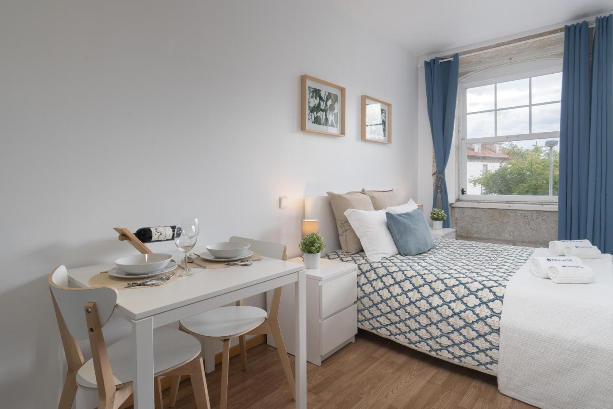 Host Wise - Enchanting Unique Flat - Ace Location Apartment