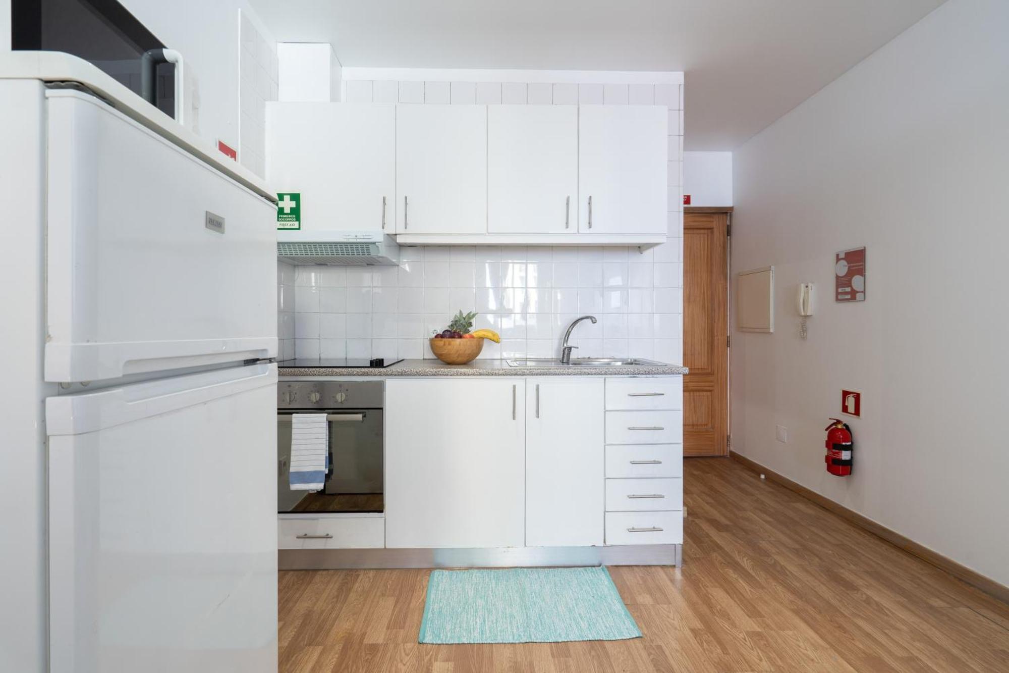 Host Wise - Enchanting Unique Flat - Ace Location Apartment