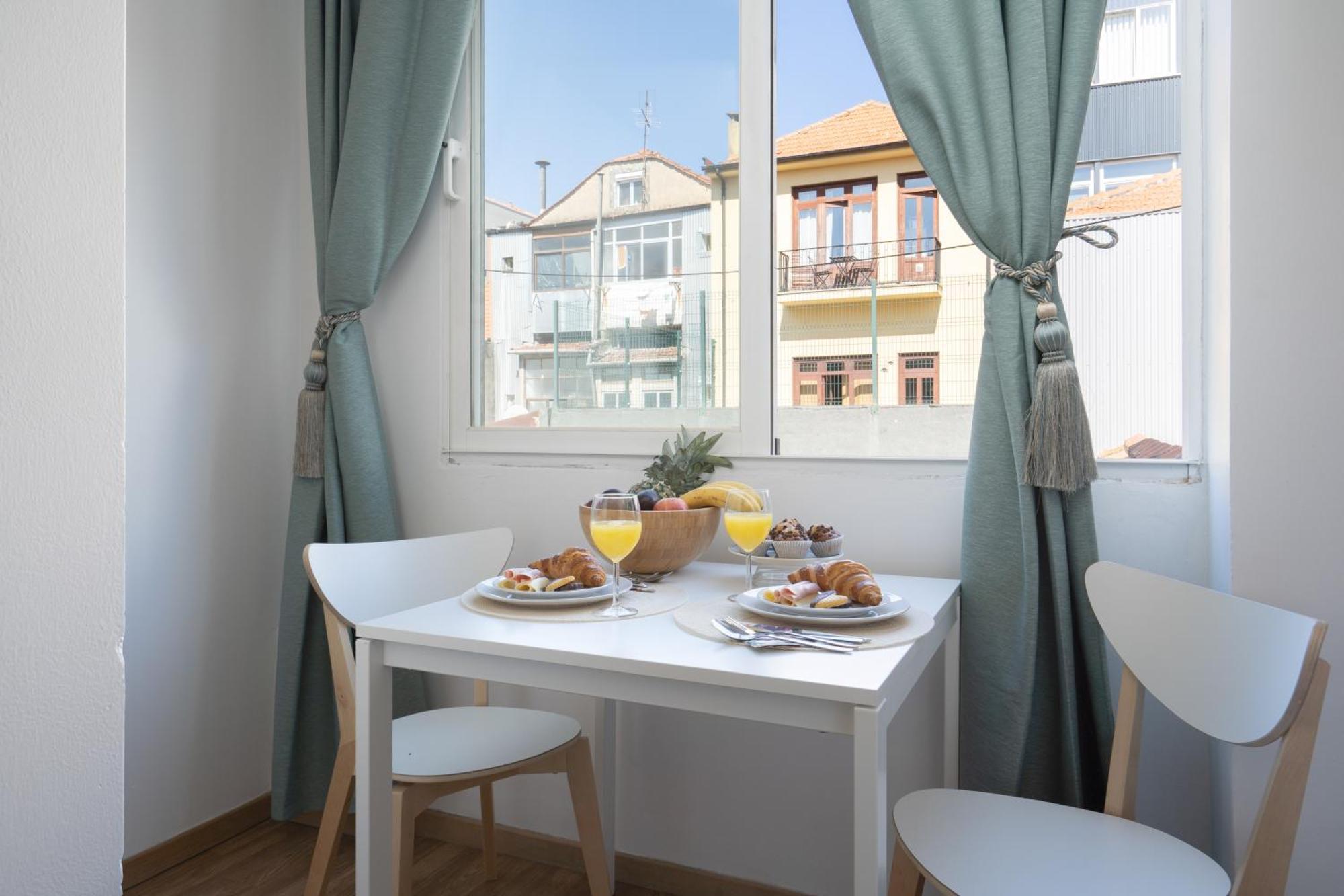 Host Wise - Enchanting Unique Flat - Ace Location Apartment Porto