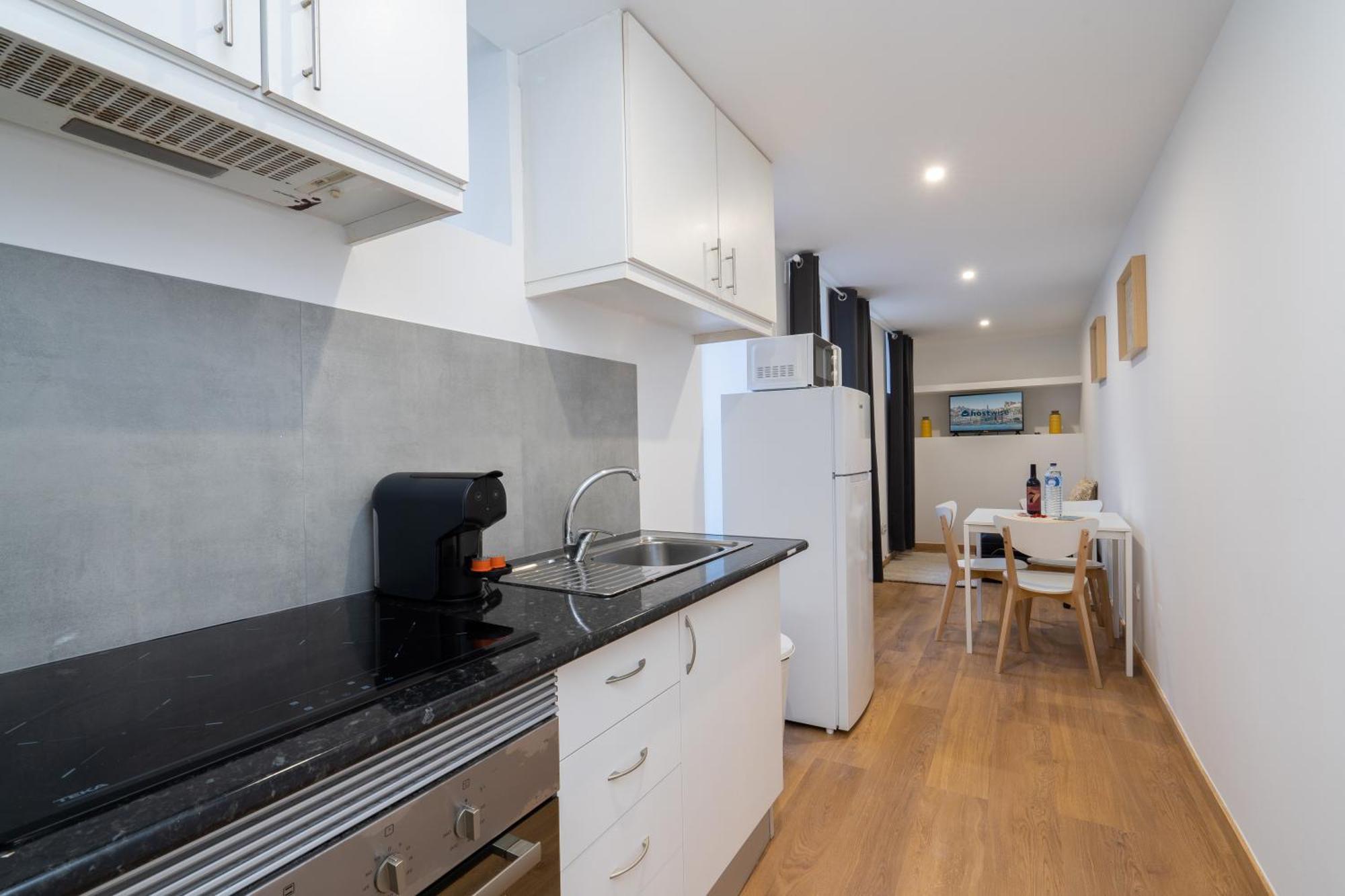 Host Wise - Enchanting Unique Flat - Ace Location Apartment
