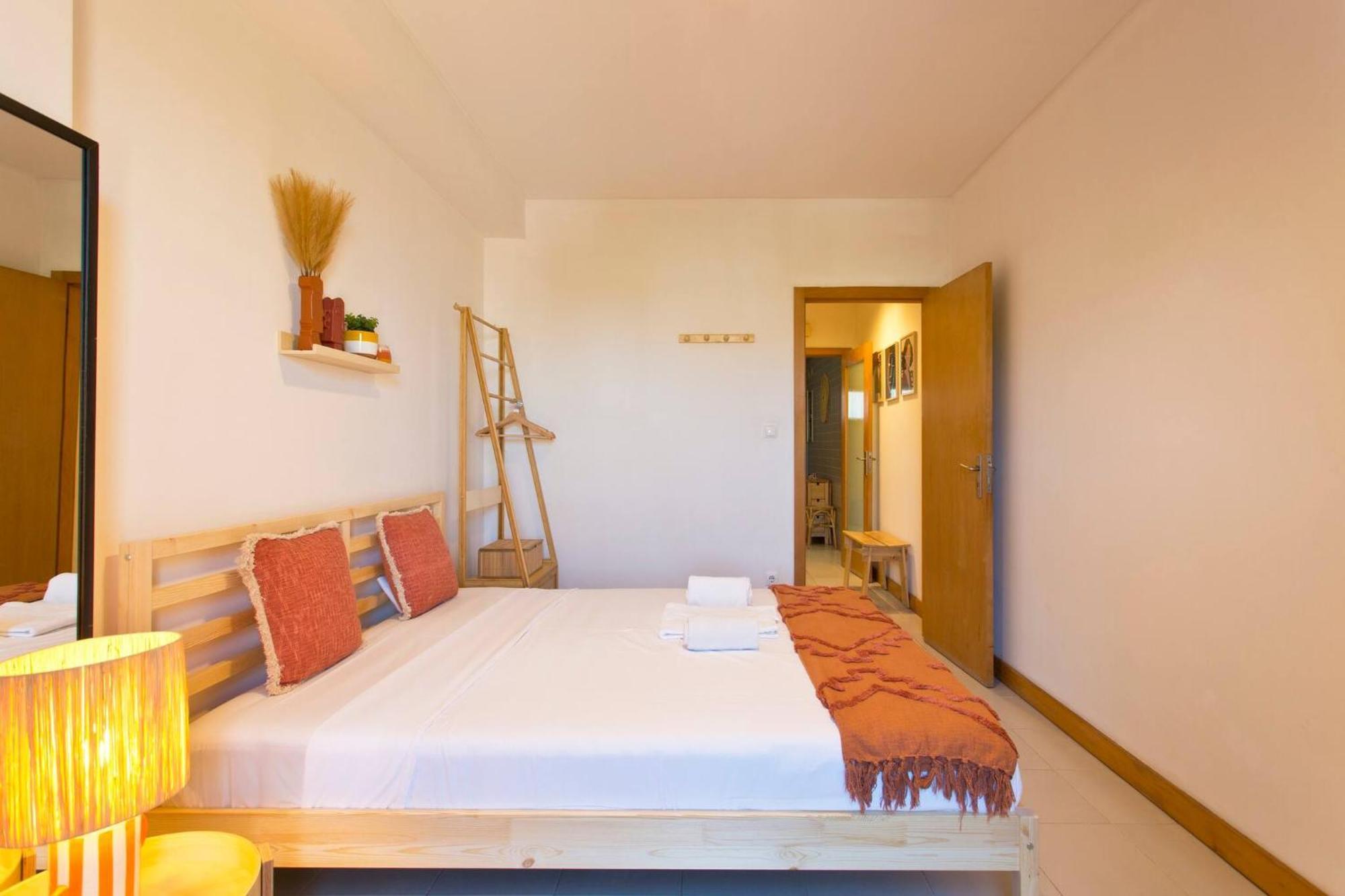 Aposentus - Contemporary Comfort *