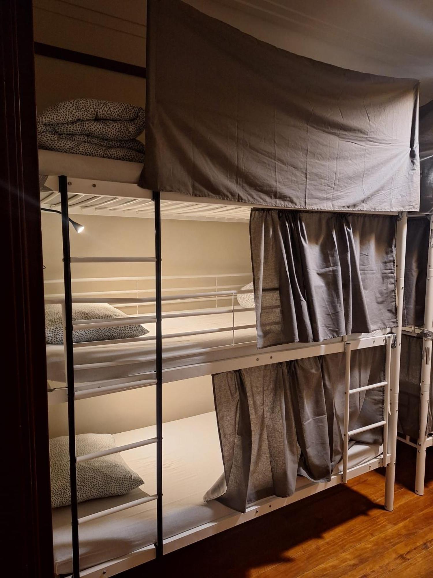 Hostel Easy Host *