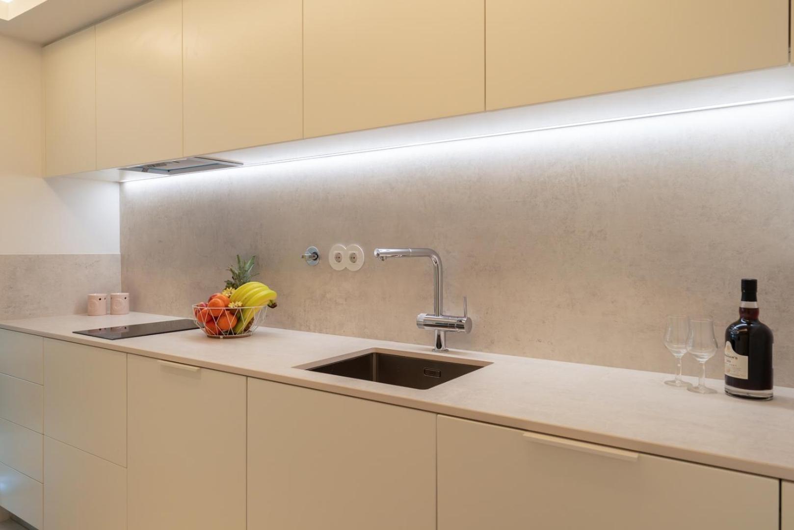 Hostwise - Stylish & Bright Apartment *
