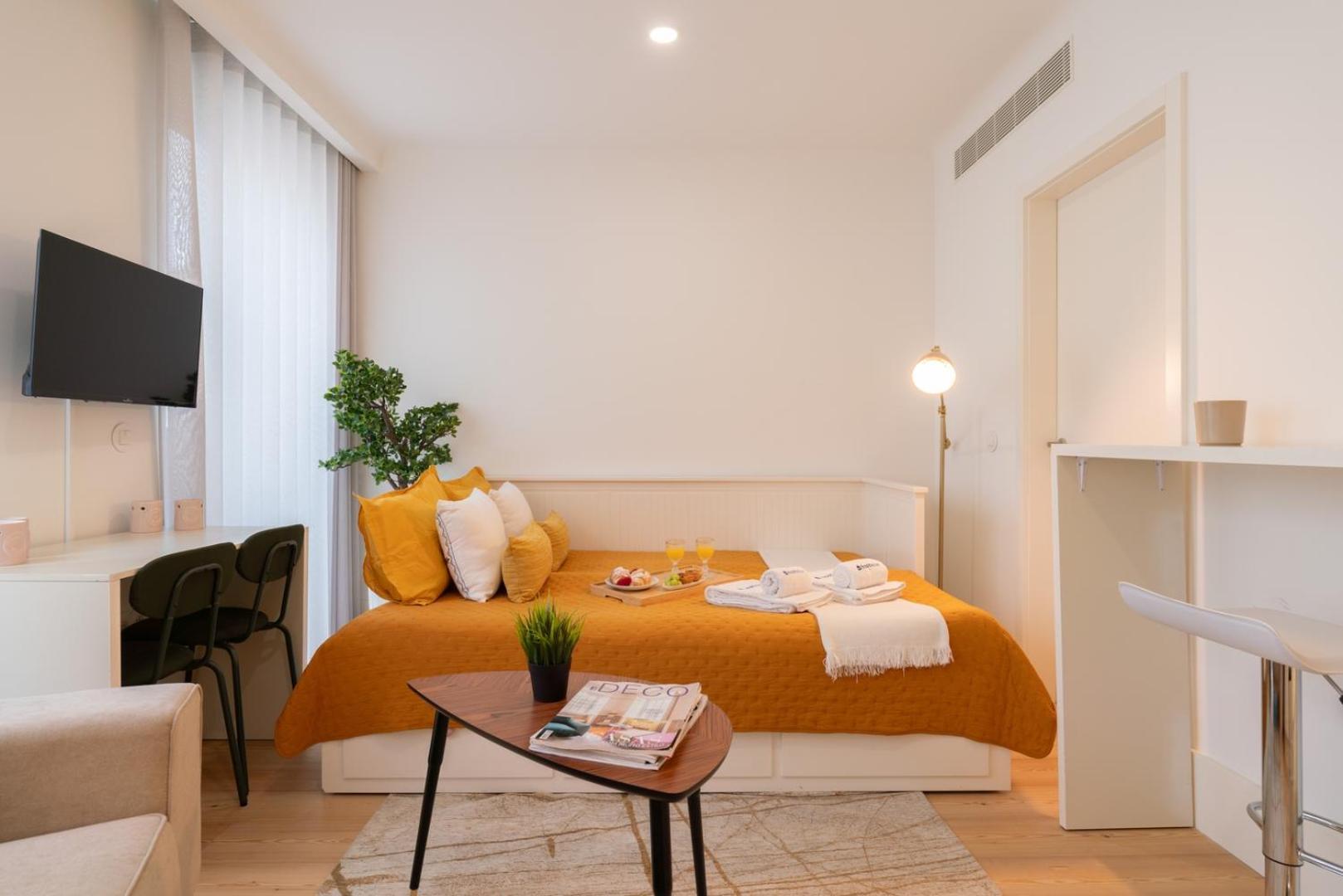 Apartment Hostwise - Stylish & Bright