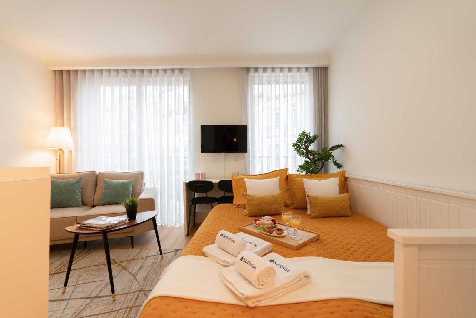 Hostwise - Stylish & Bright Apartment *