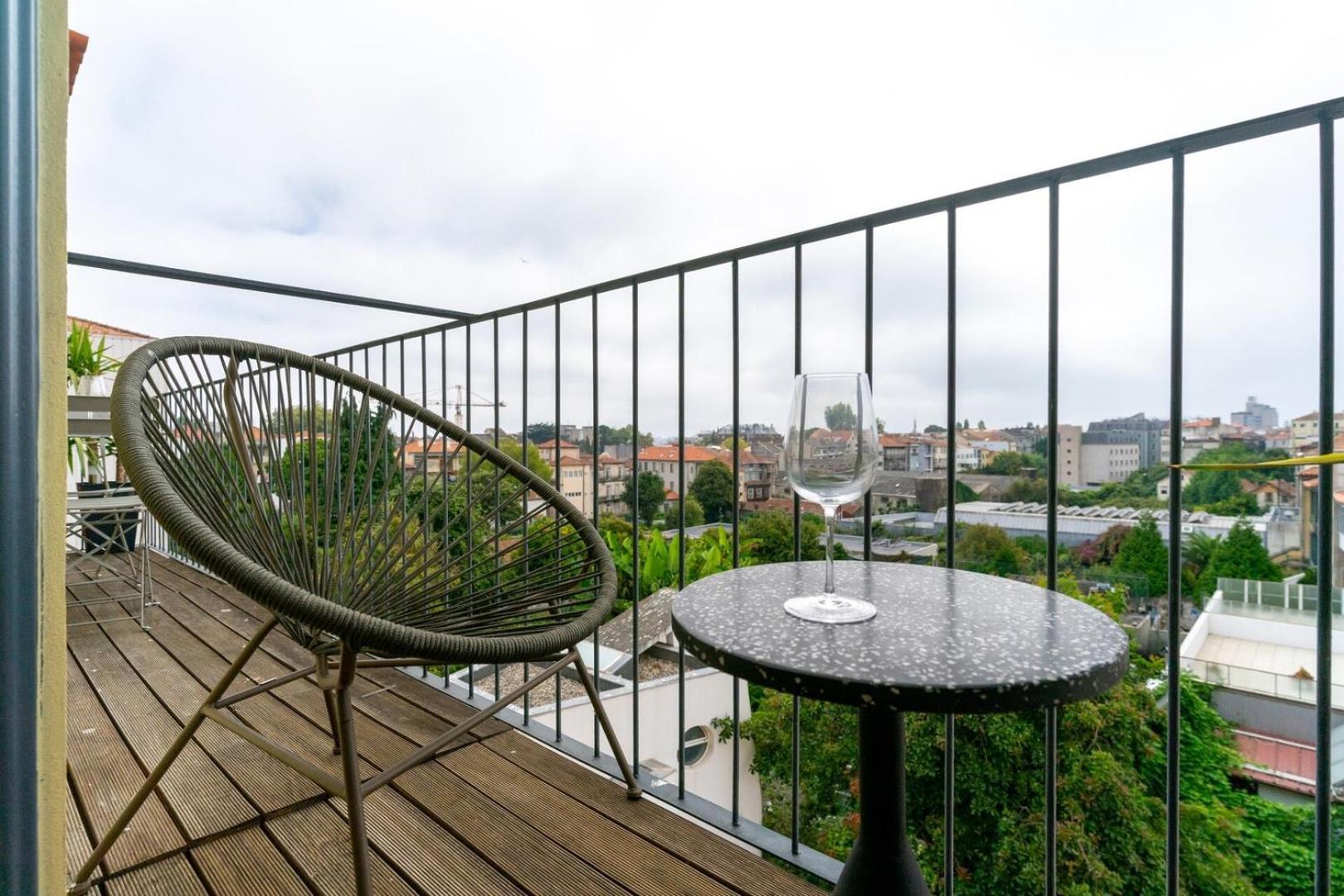 Apartment Great Flat W. Balcony On Iconic Pedestrian Street *