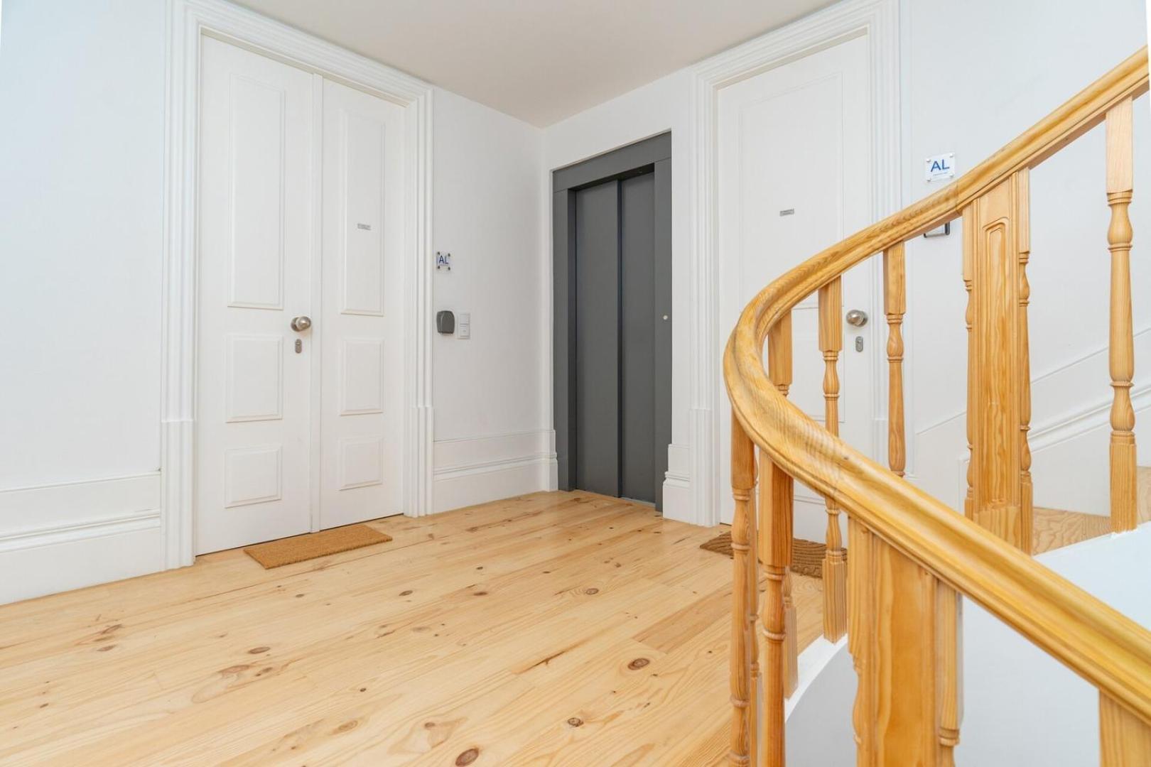 Apartment Great Flat W. Balcony On Iconic Pedestrian Street *