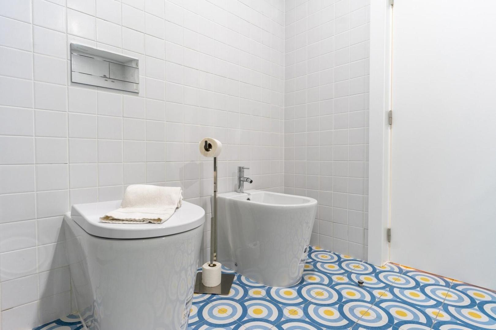 Great Flat W. Balcony On Iconic Pedestrian Street