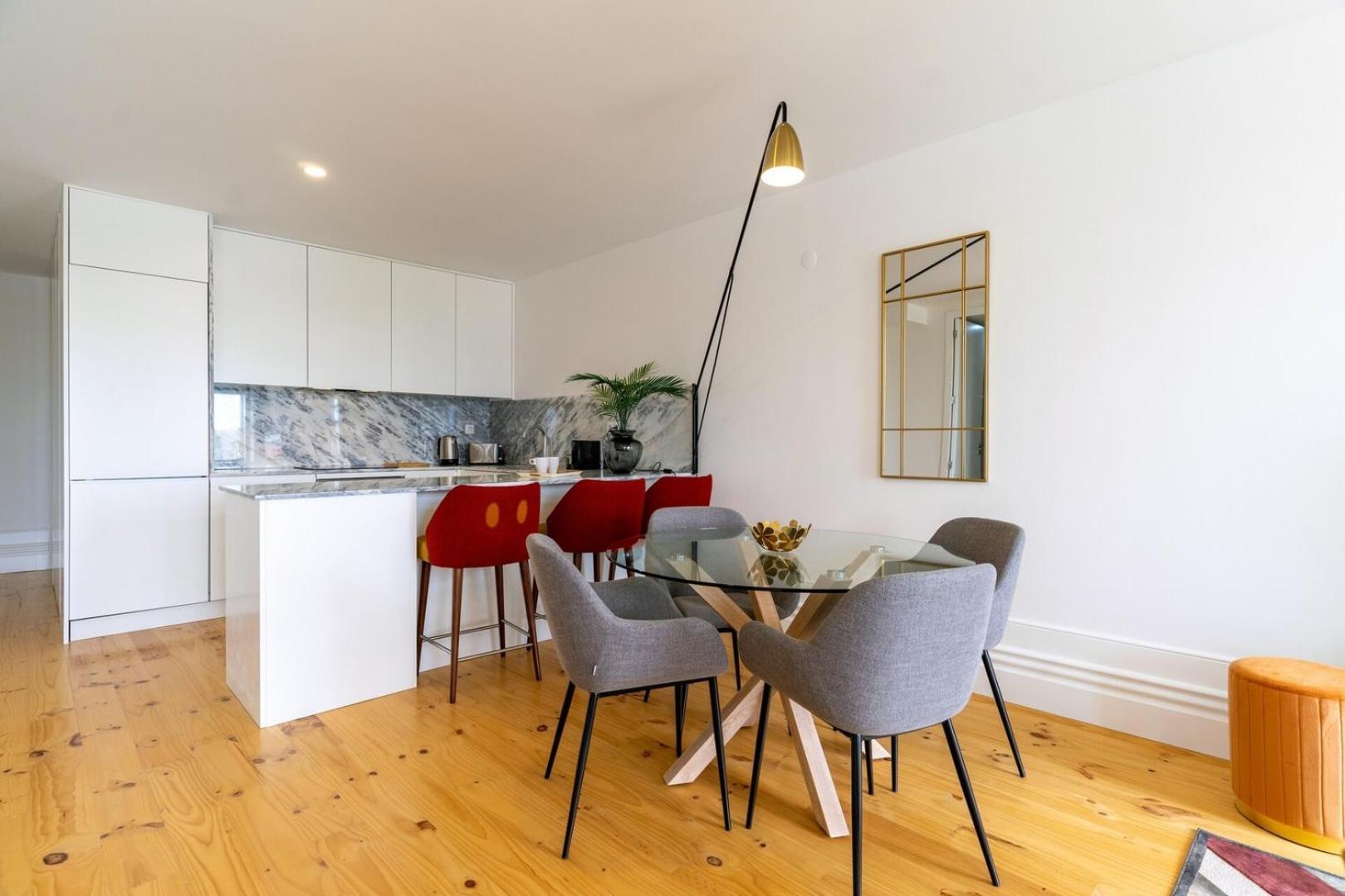 Great Flat W. Balcony On Iconic Pedestrian Street