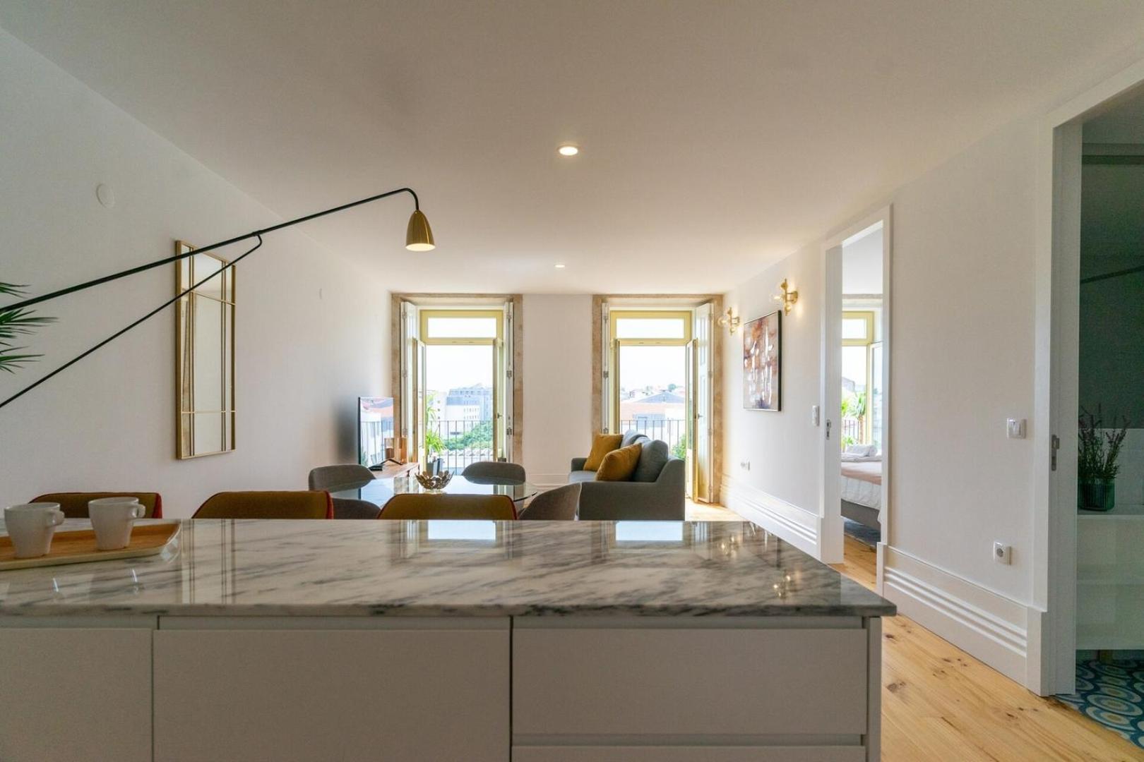 Apartment Great Flat W. Balcony On Iconic Pedestrian Street Porto