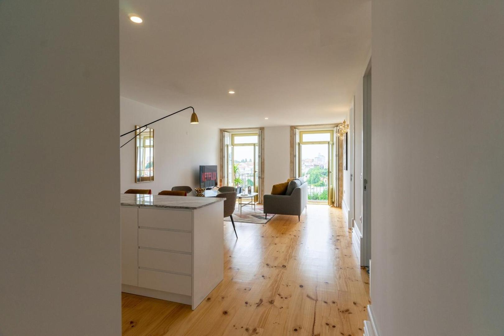 Great Flat W. Balcony On Iconic Pedestrian Street Apartment