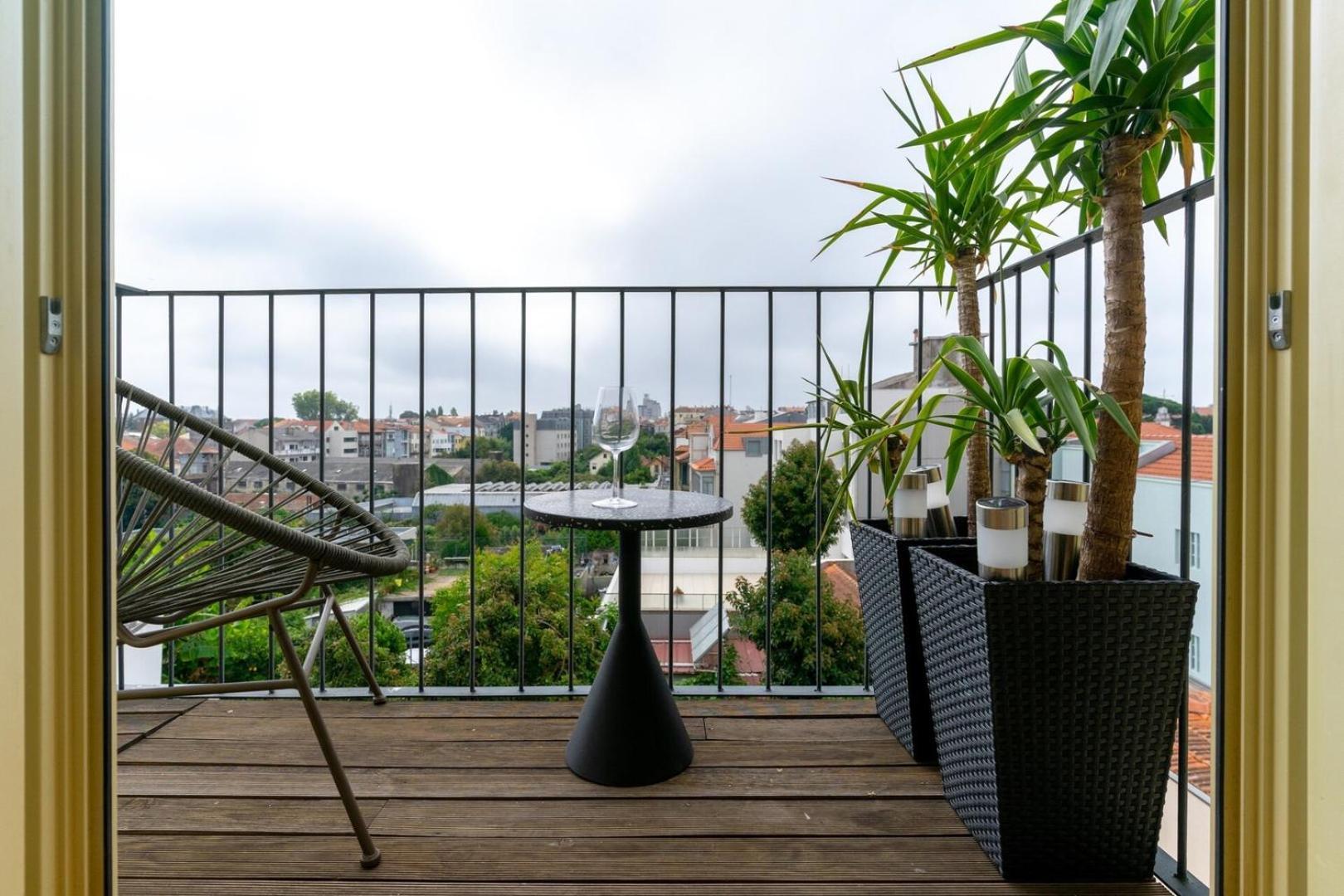 Great Flat W. Balcony On Iconic Pedestrian Street