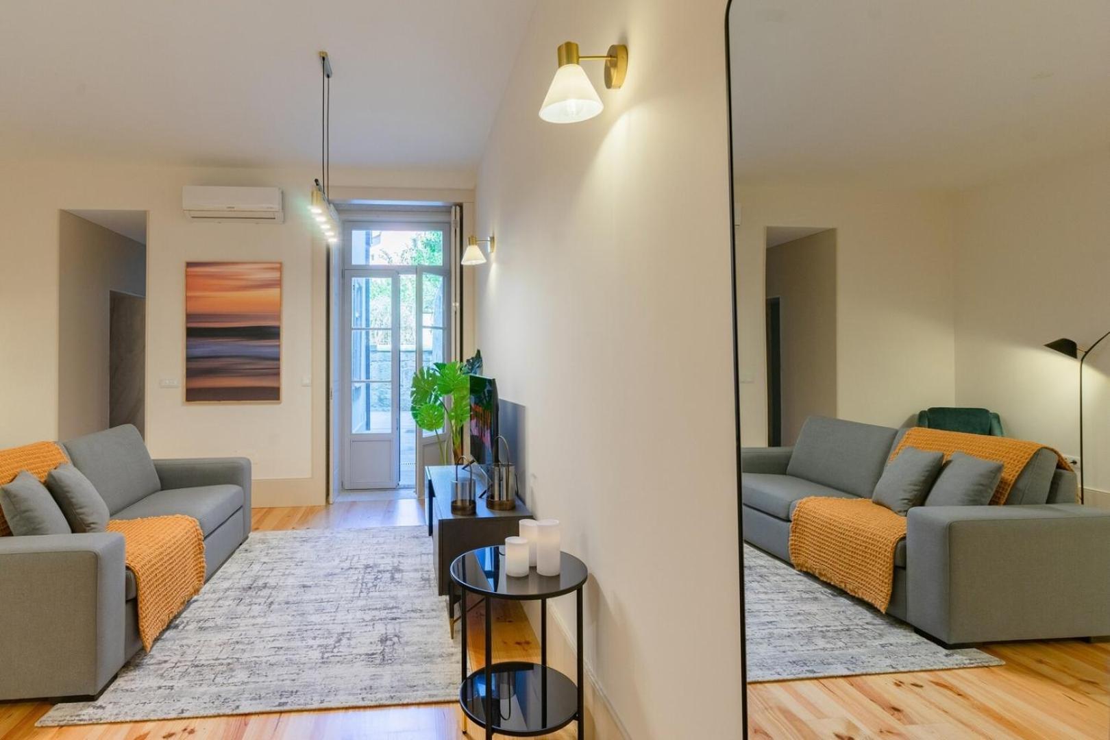 Campismo de Luxo Spacious With Patio At Historic Center Porto