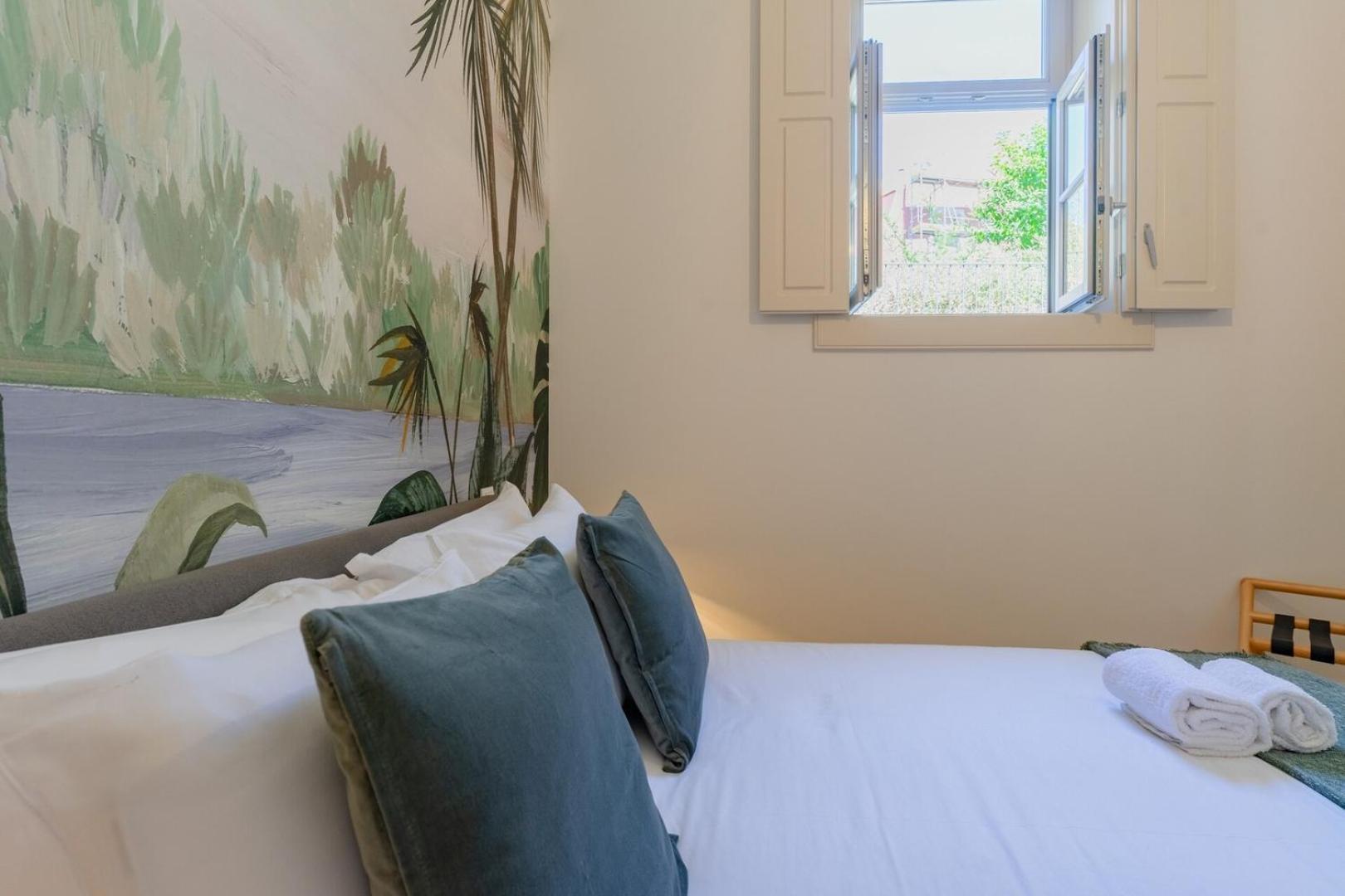 Spacious With Patio At Historic Center *