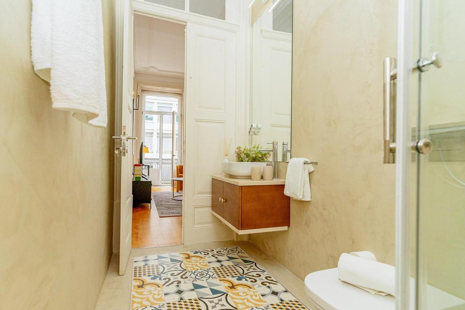 Loft With Balcony And A Gorgeous Classic Ceiling Apartment *