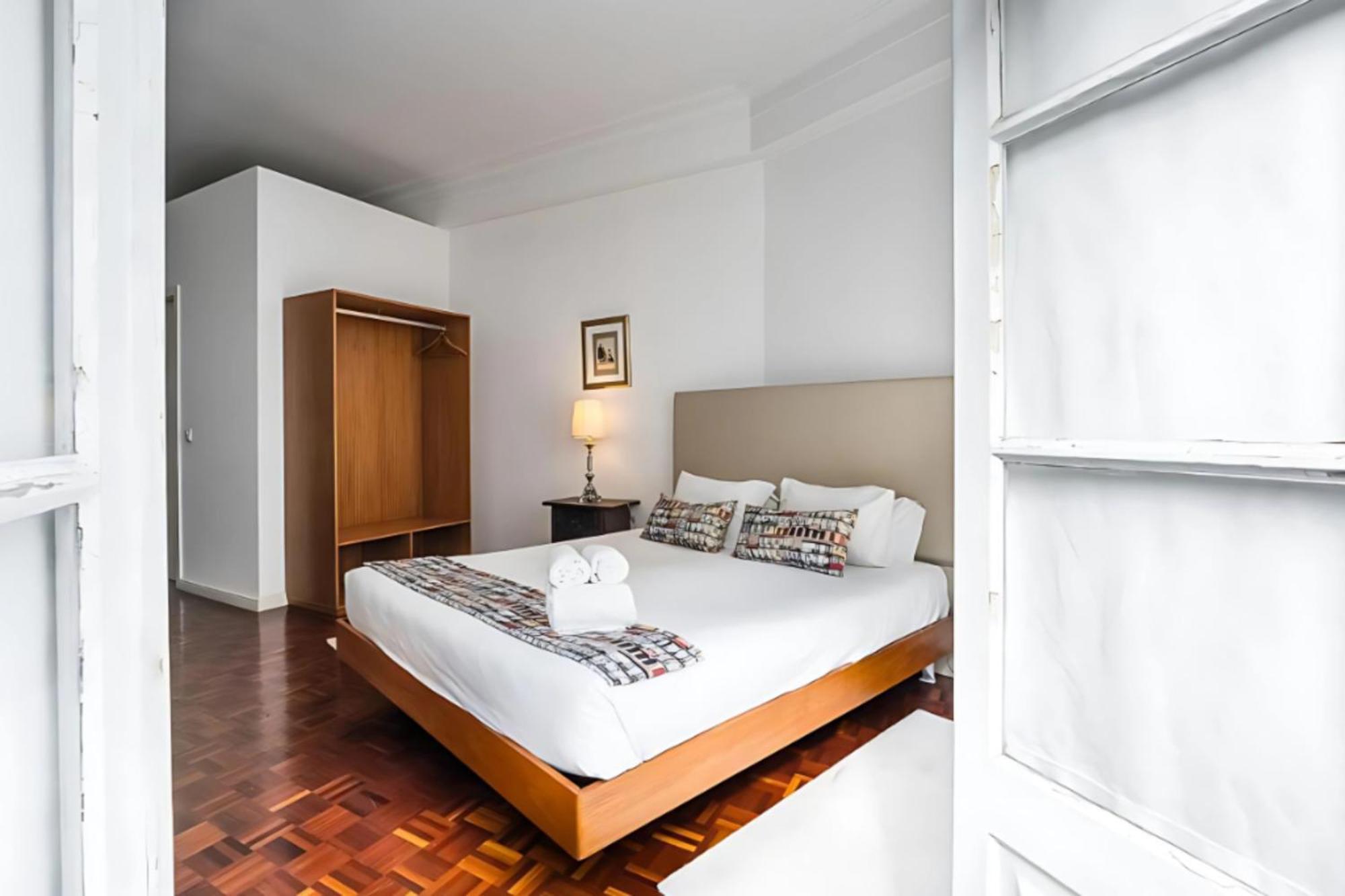 Guest house Office Suits In Flores By D&s